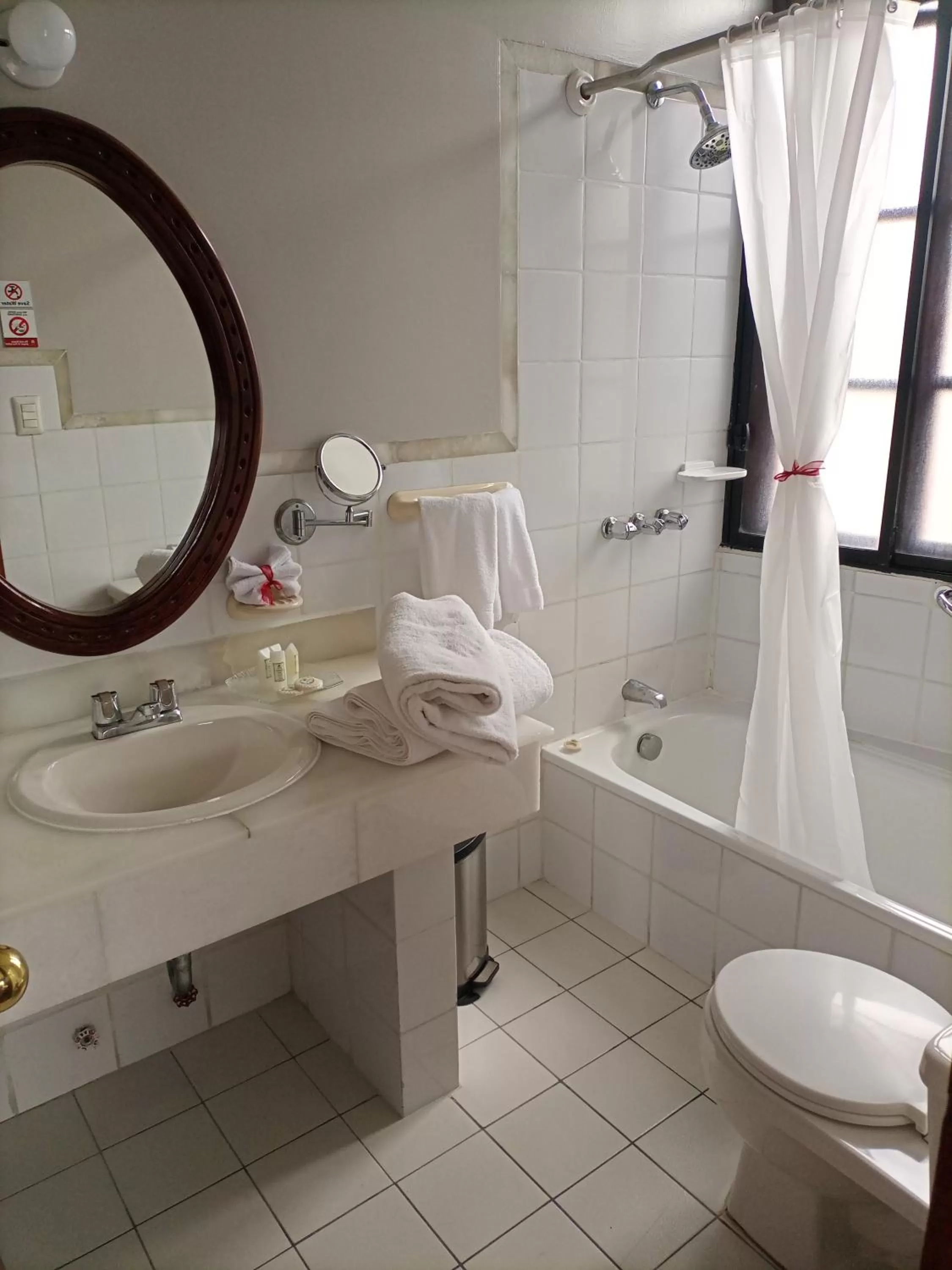 Bathroom in Hotel Victoria