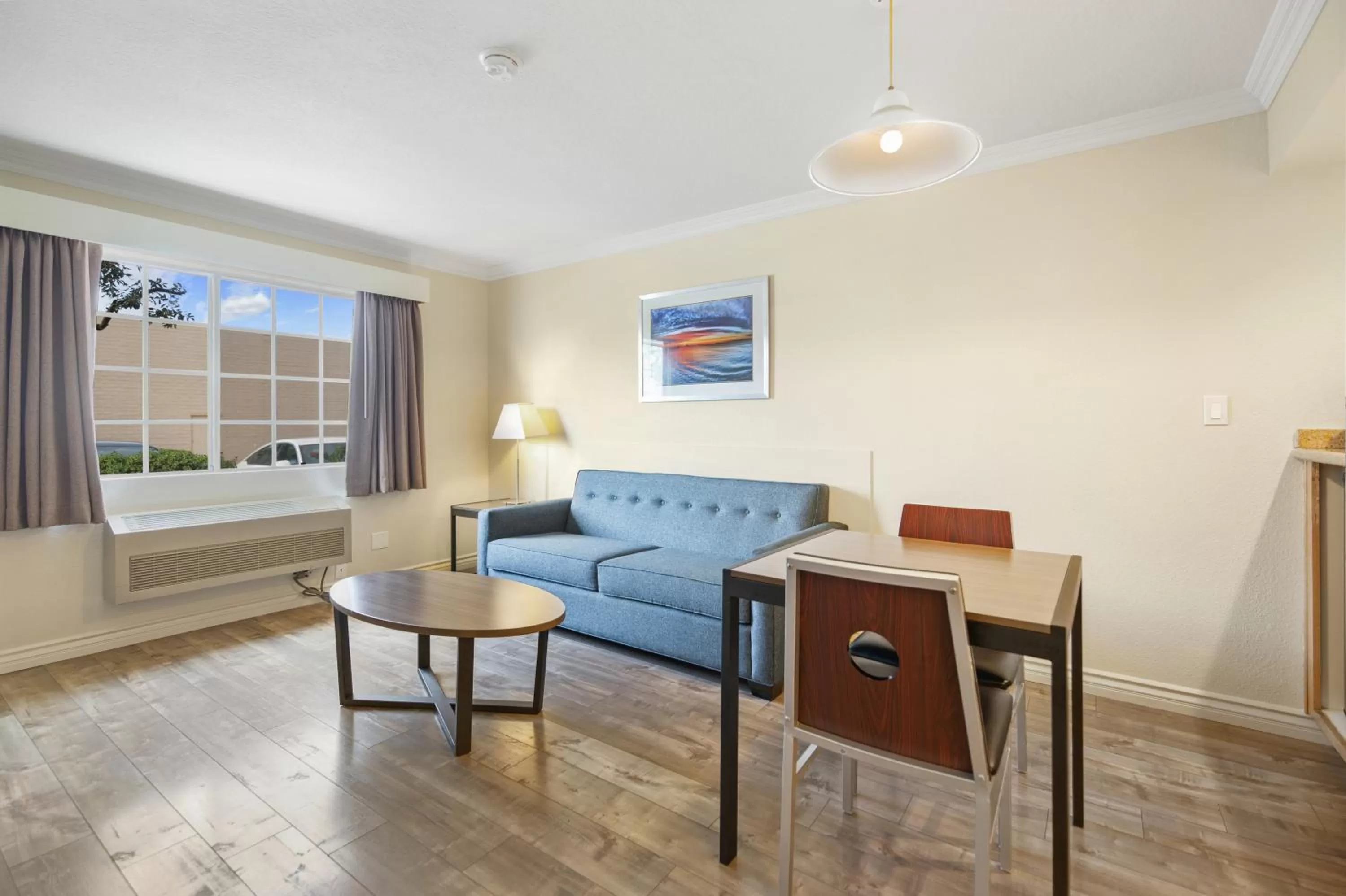 Living room, Seating Area in SureStay Hotel by Best Western Fontana