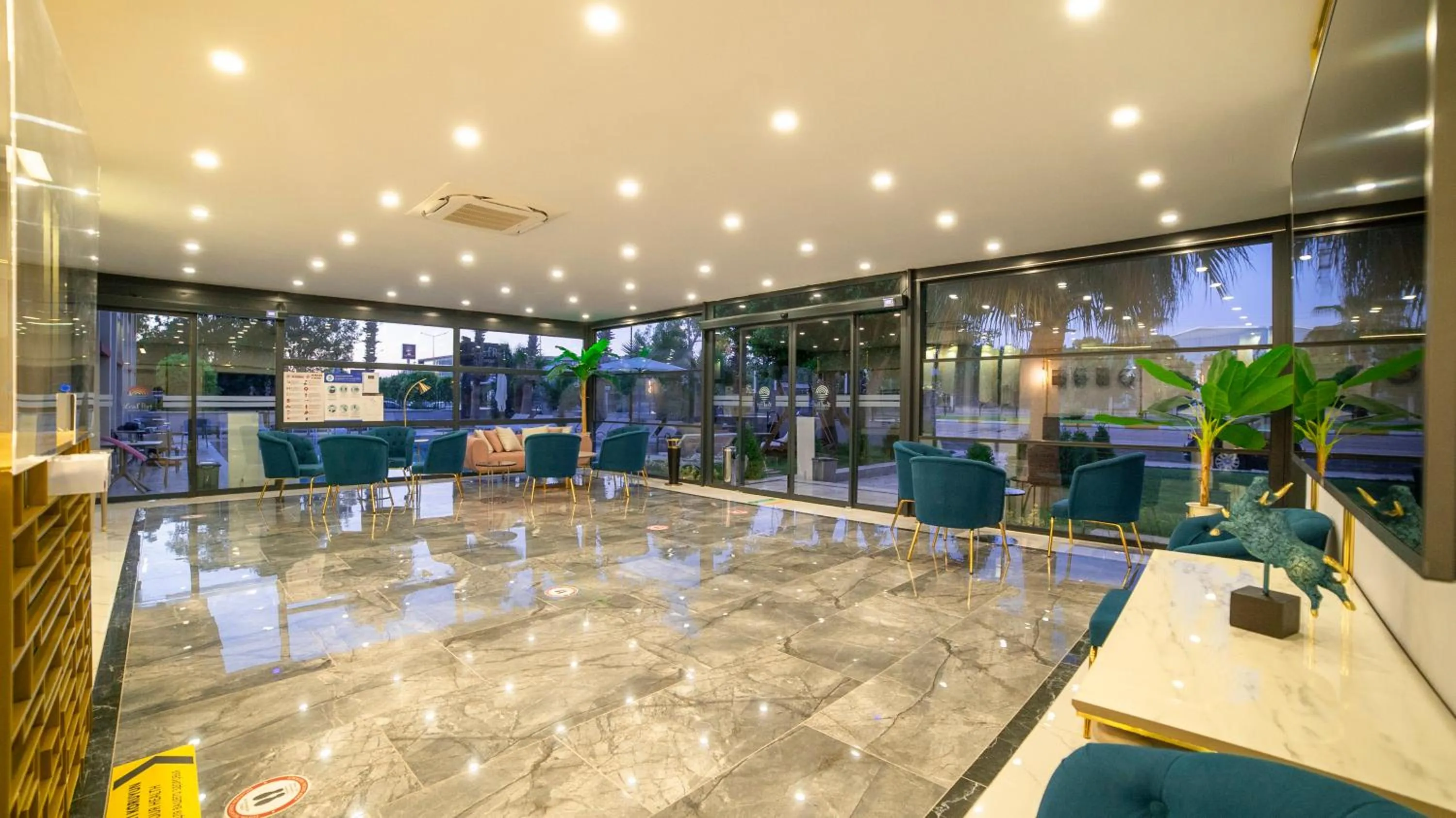 Lobby or reception in Leaf Port Hotel