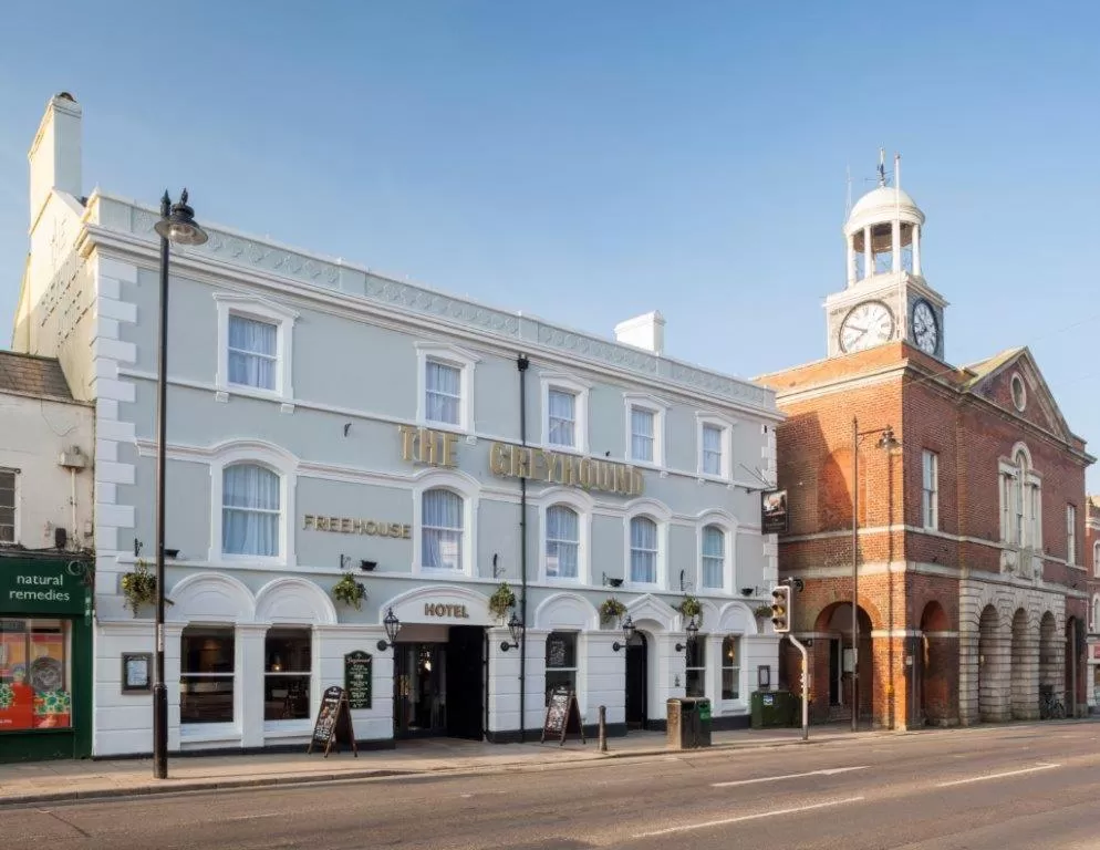 Facade/entrance in The Greyhound Wetherspoon