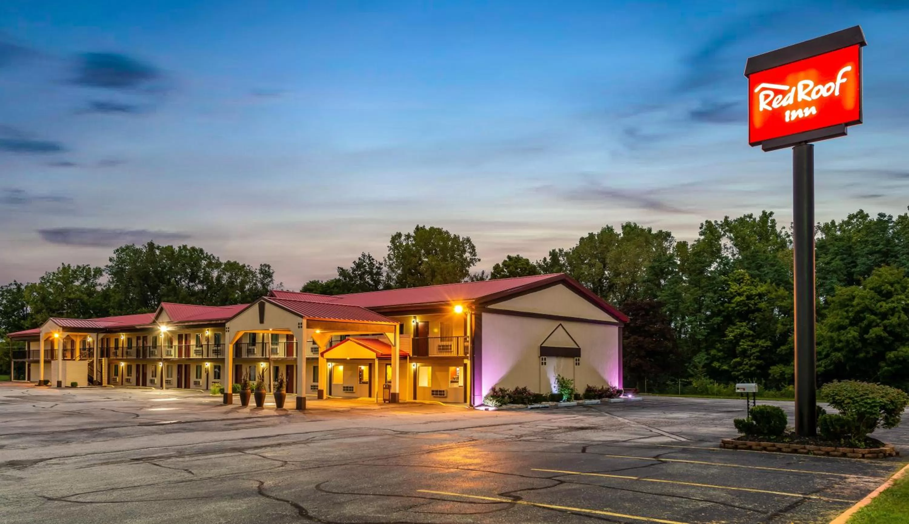 Facade/entrance in Red Roof Inn Marion, IN