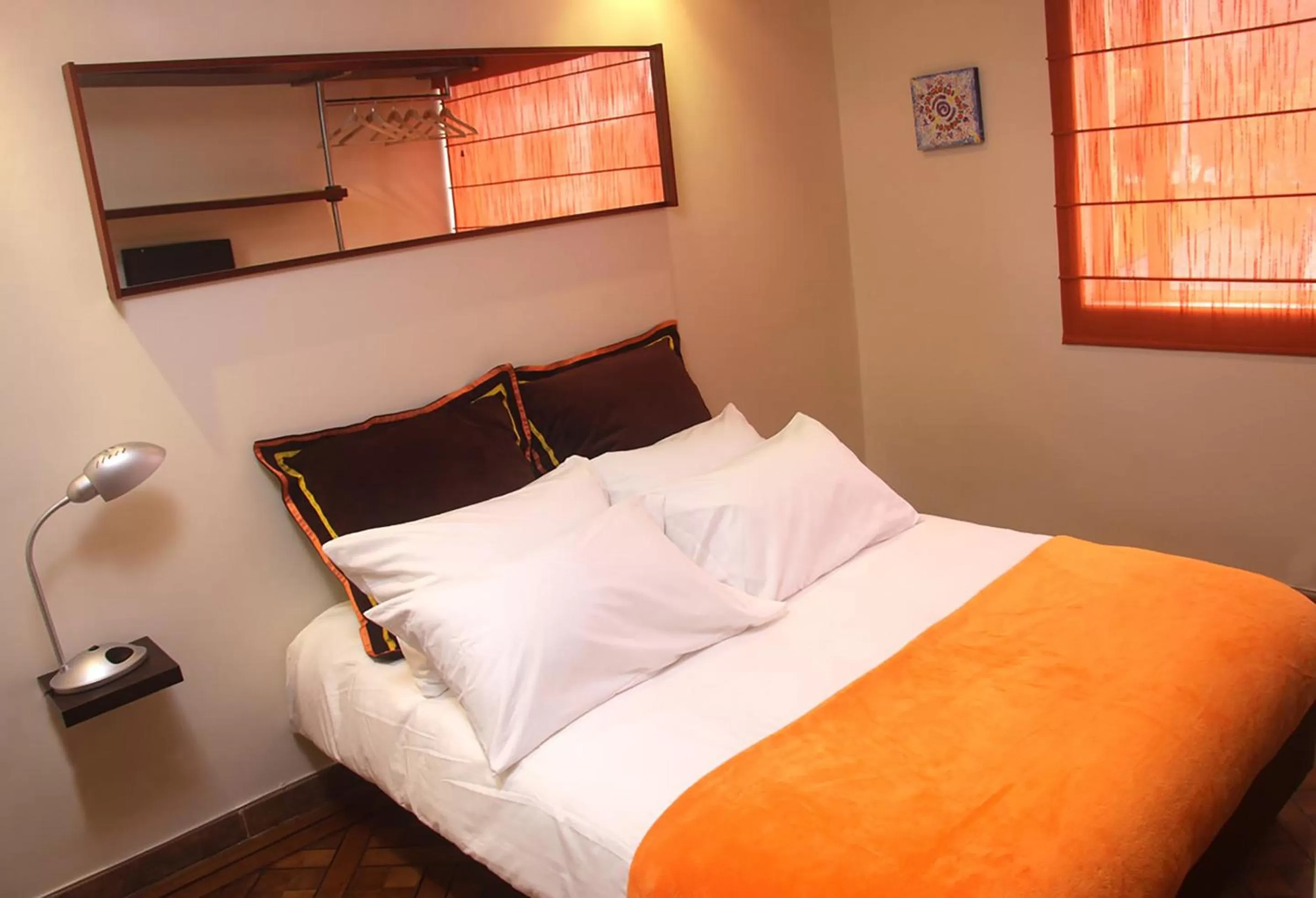 Photo of the whole room in 6 Suites Hotel