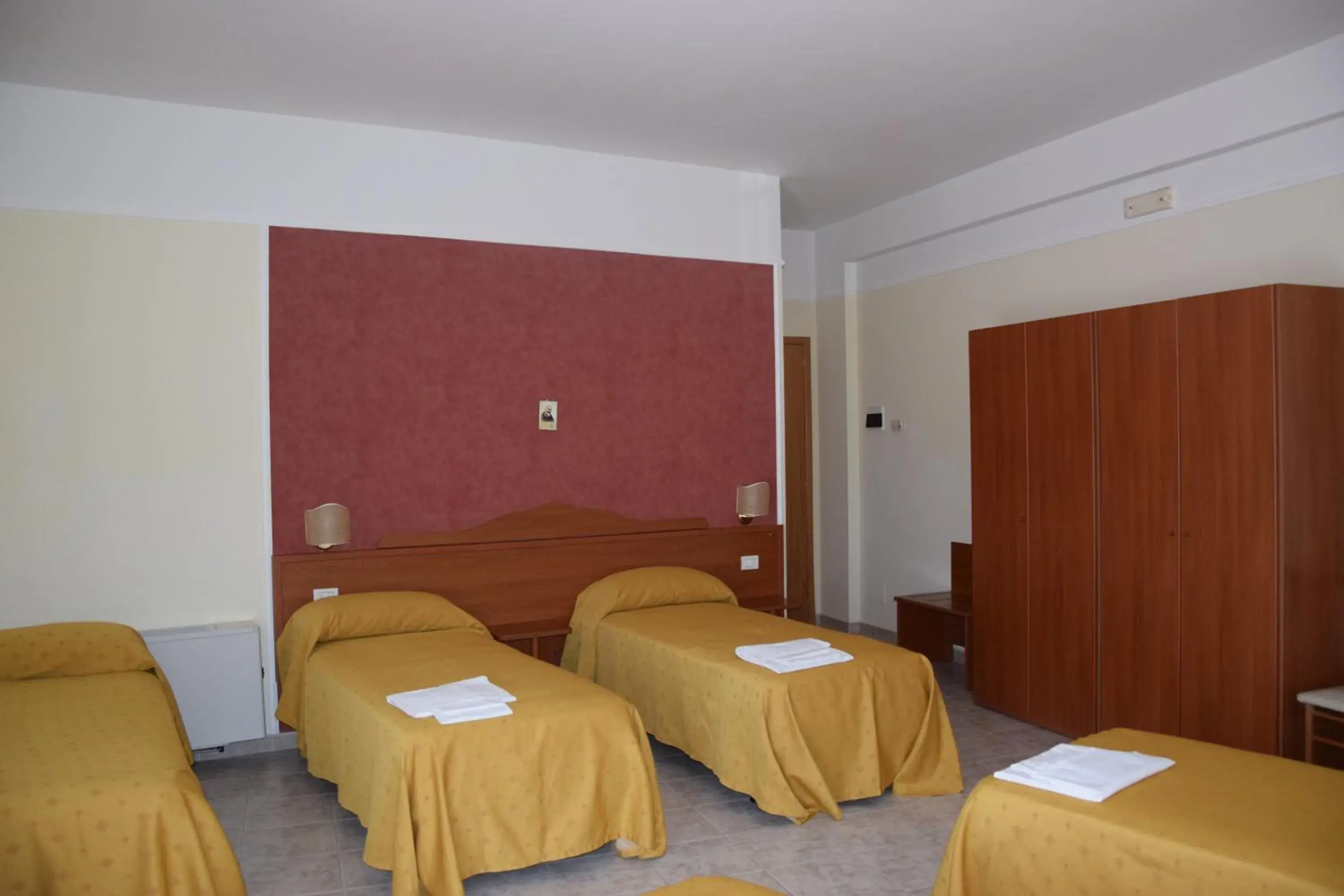 Quadruple Room with Bathroom in Hotel Dei Cappuccini Quadruple Room with Bathroom in Hotel Dei Cappuccini