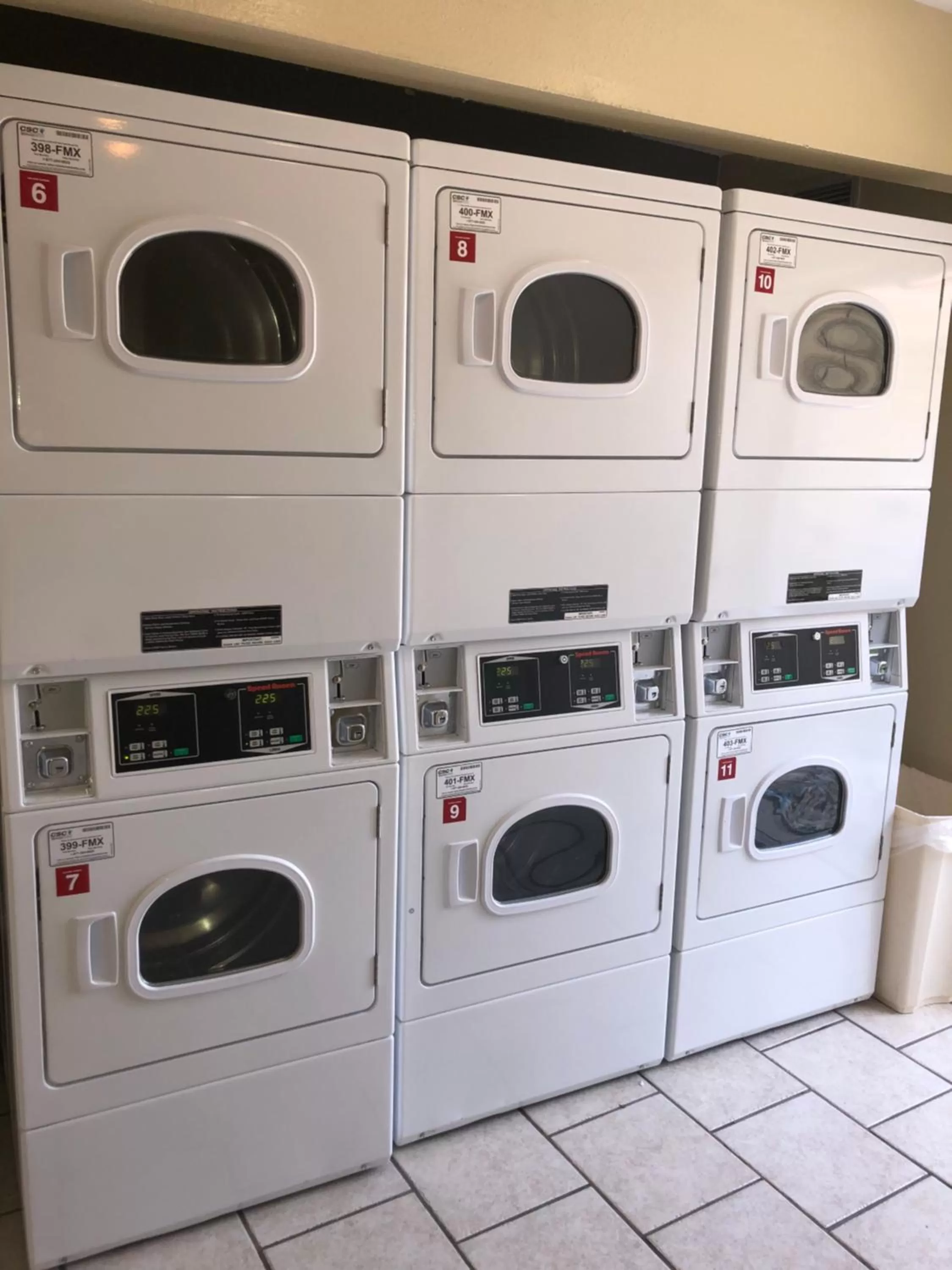 Area and facilities in Chase Suite Hotel Rocky Point Tampa