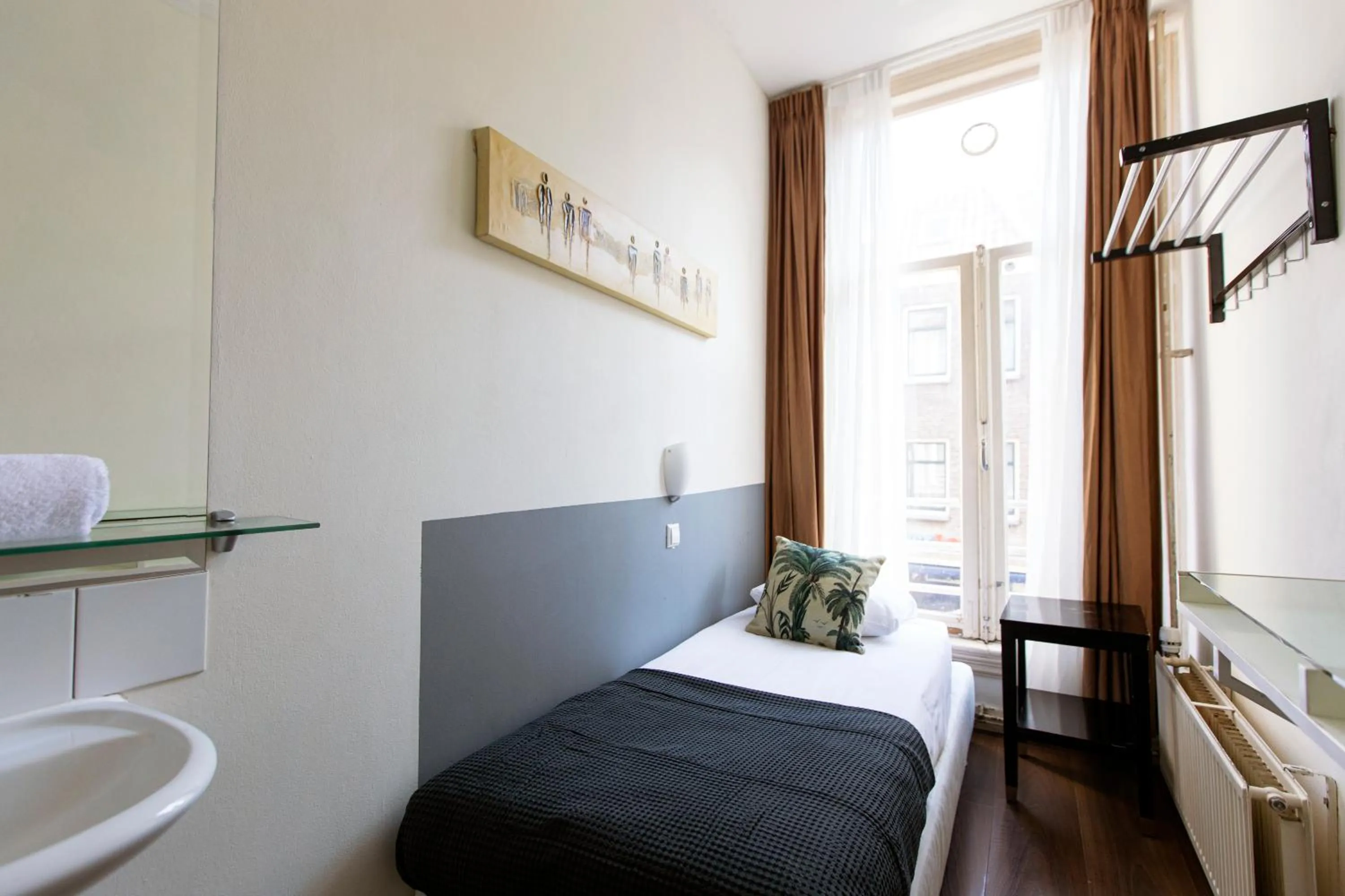 Bed in Quentin Arrive Hotel