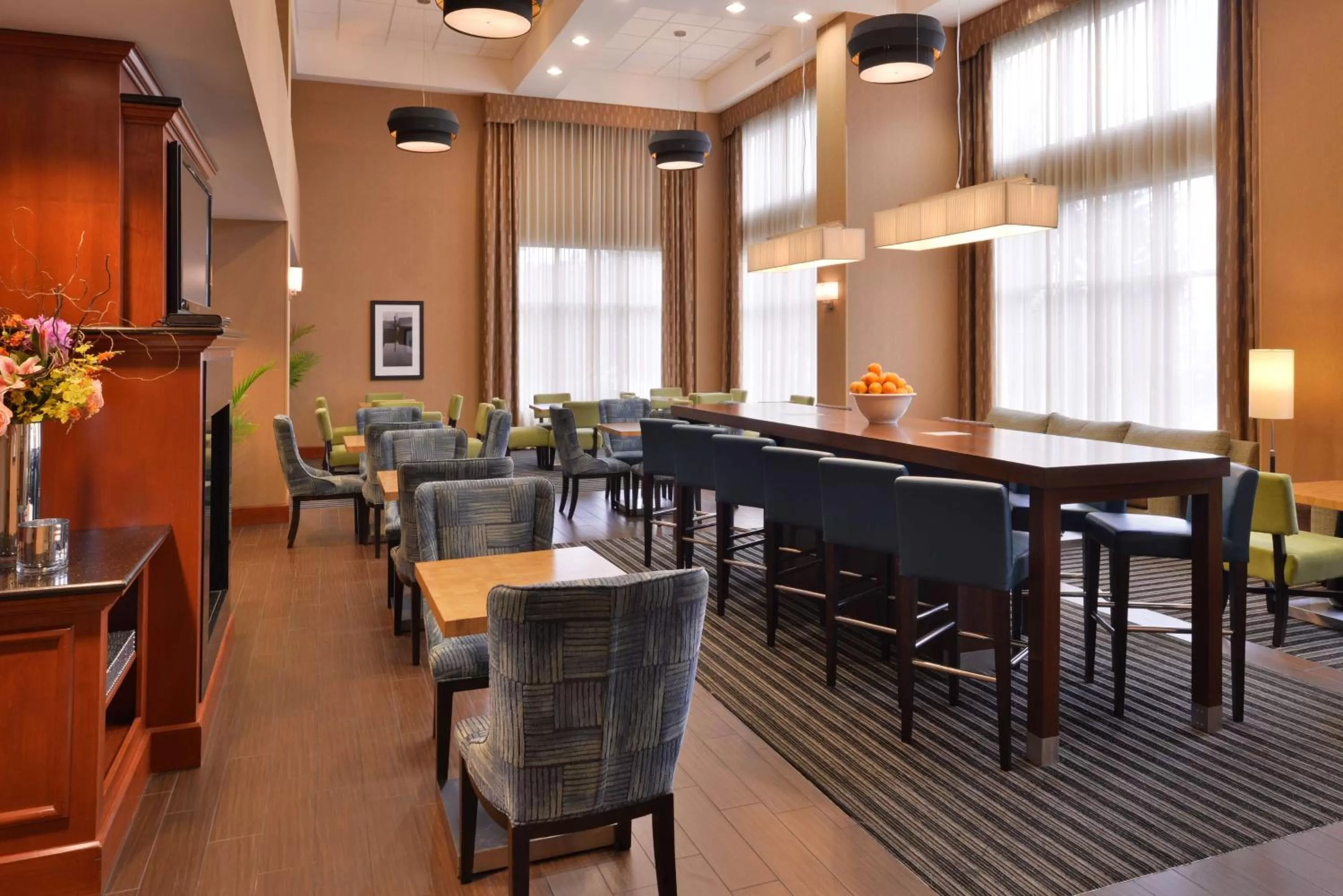 Lobby or reception in Hampton Inn & Suites Tacoma