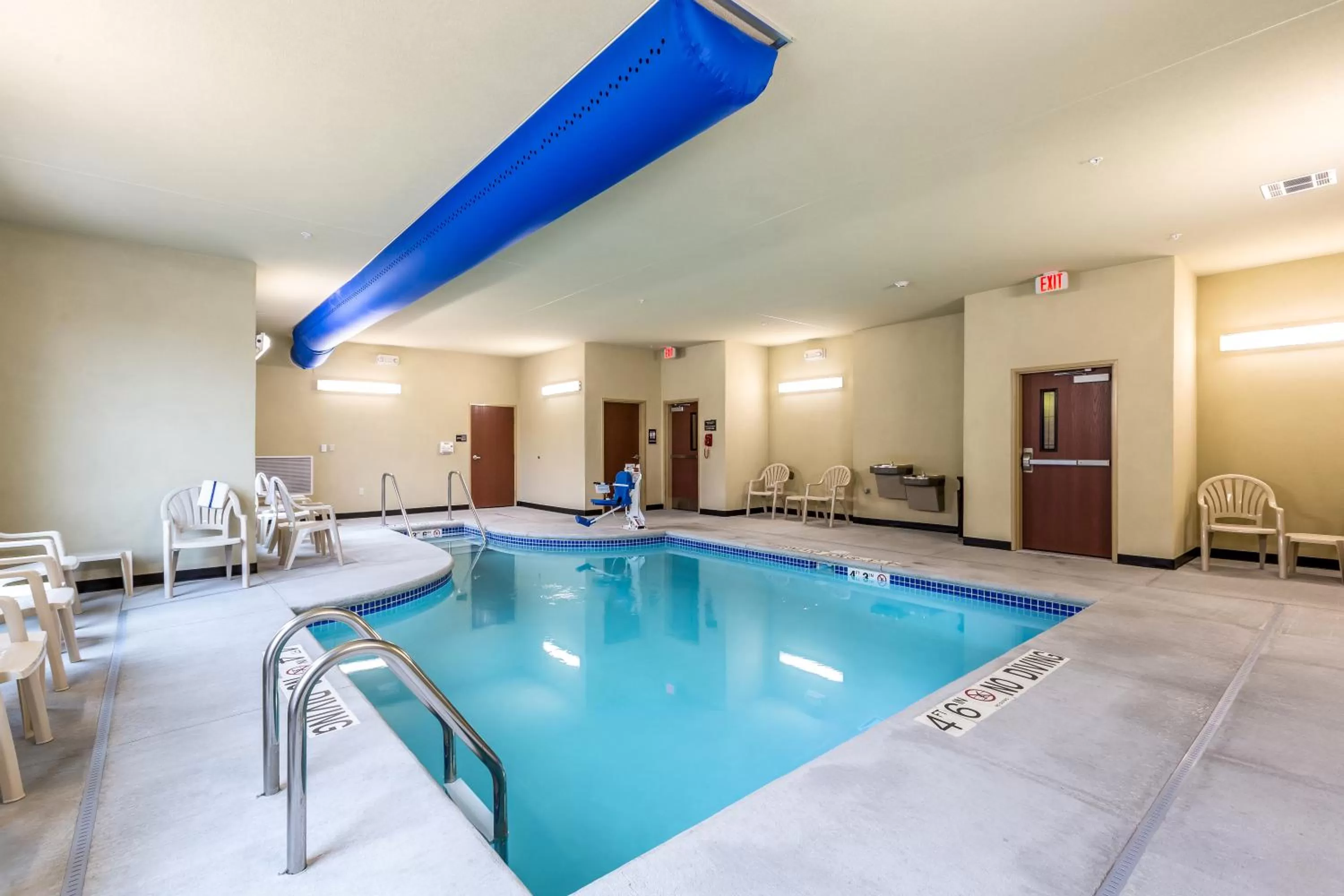 Swimming pool in Cobblestone Hotel & Suites - Stevens Point