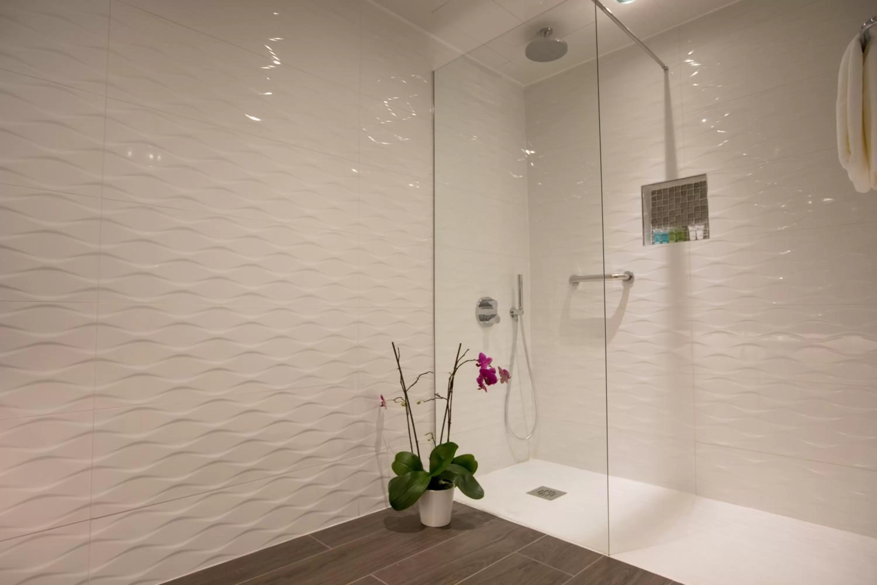 Shower in The Eliott Hotel