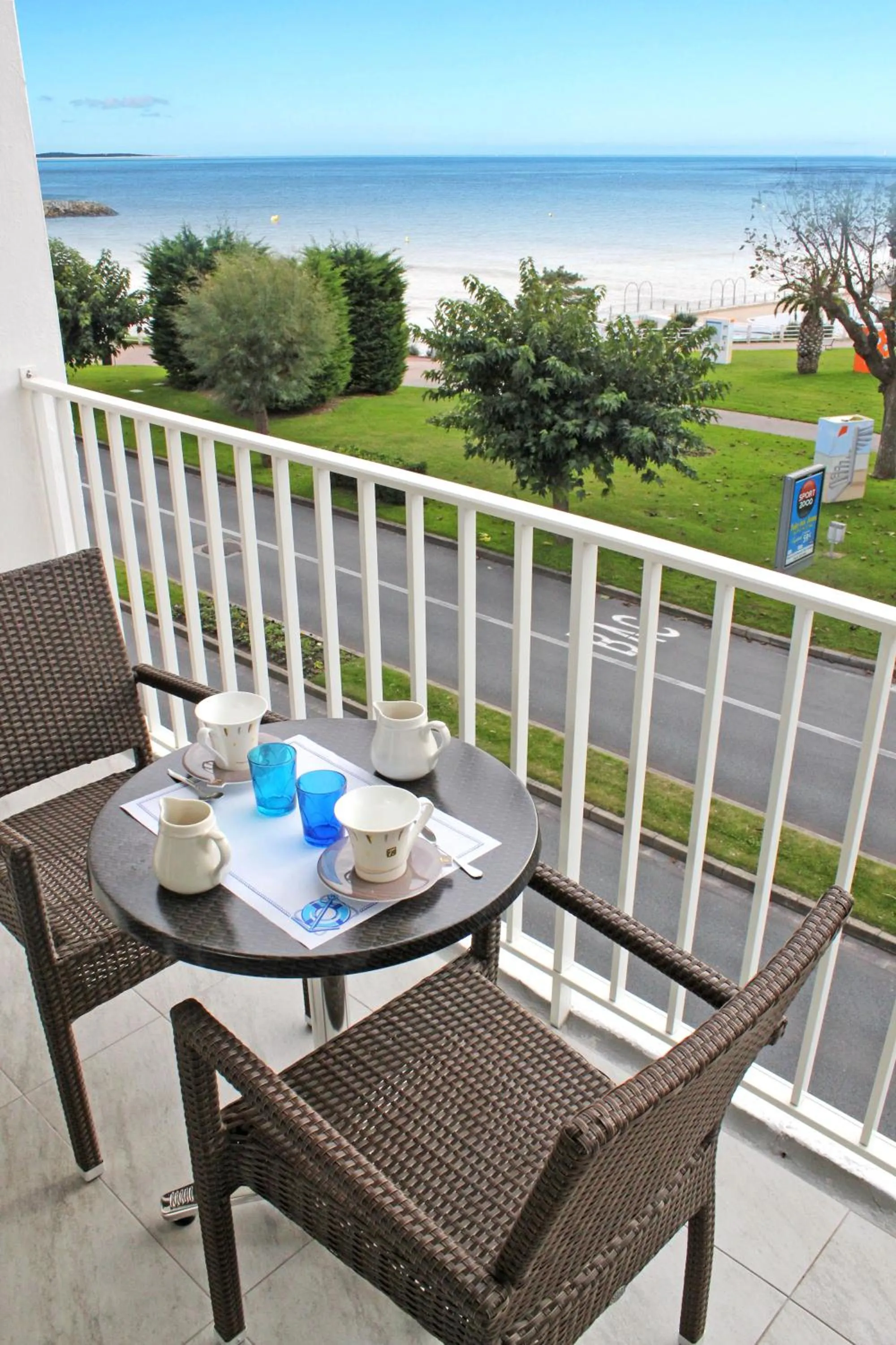 Balcony/Terrace in Logis Hôtel Les Bleuets