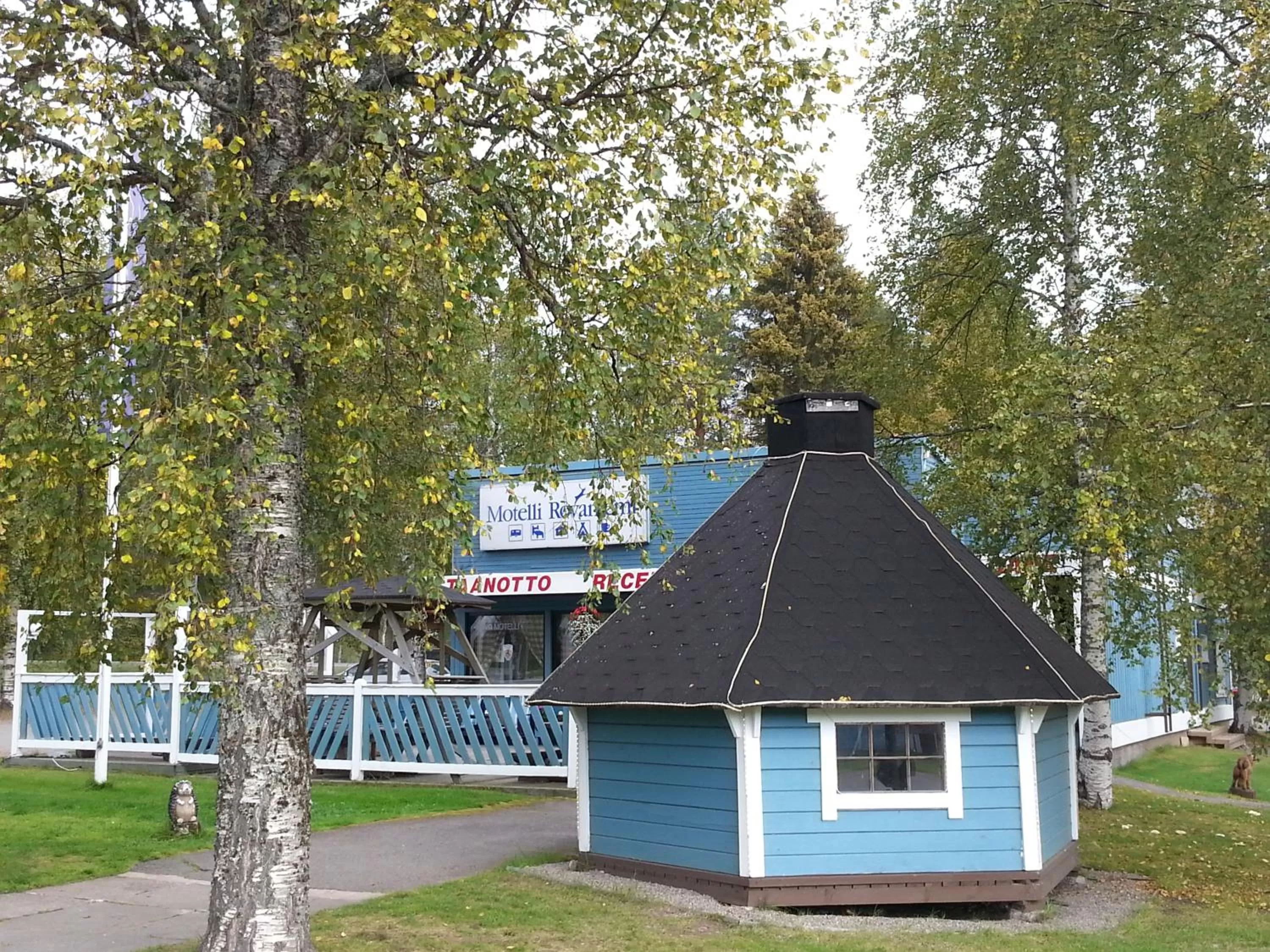 Lobby or reception in Motelli Rovaniemi