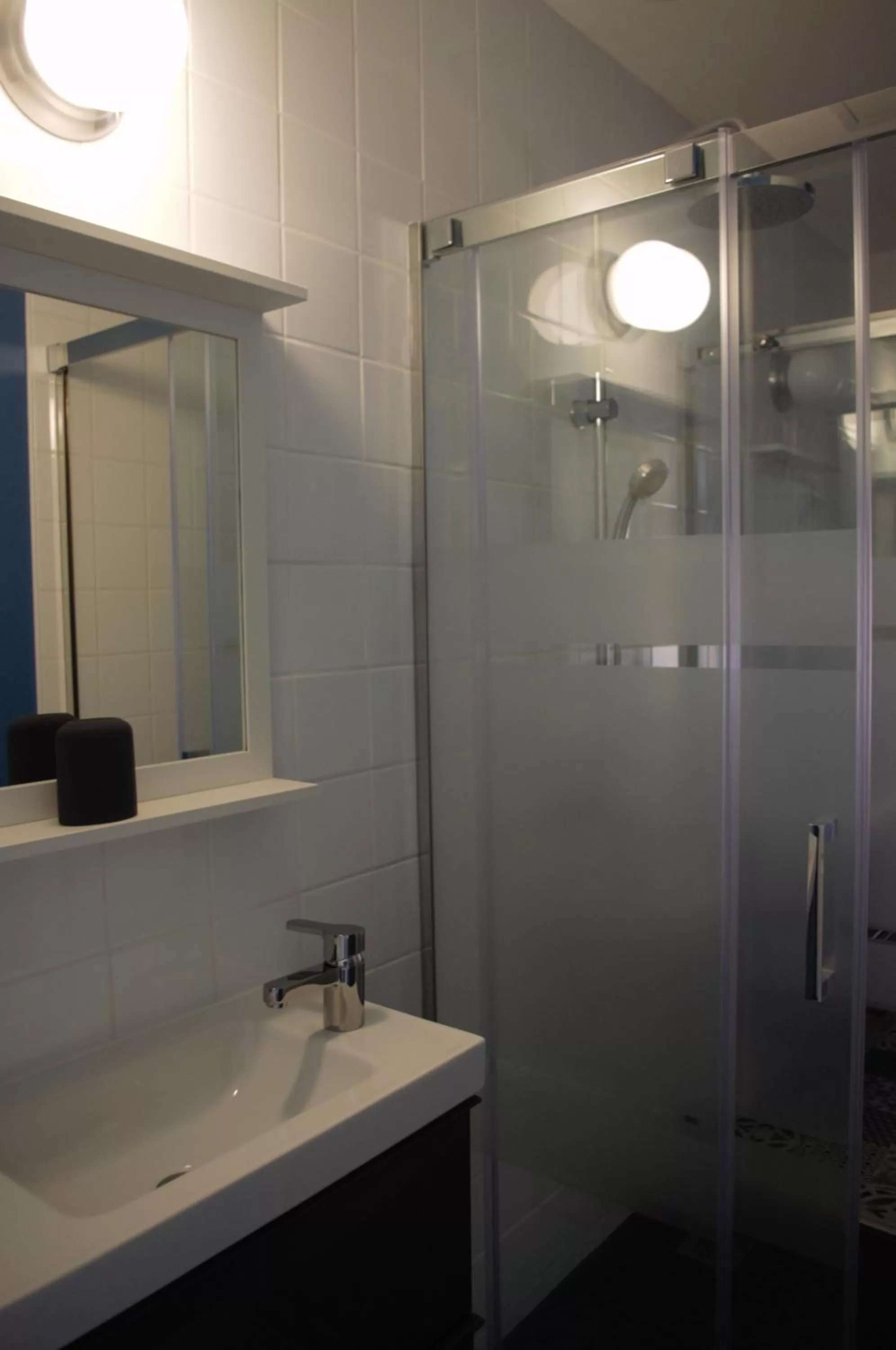 Bathroom in La Maison de L Artiste - Chambres d'hôtes à Verdun - avec jacuzzi