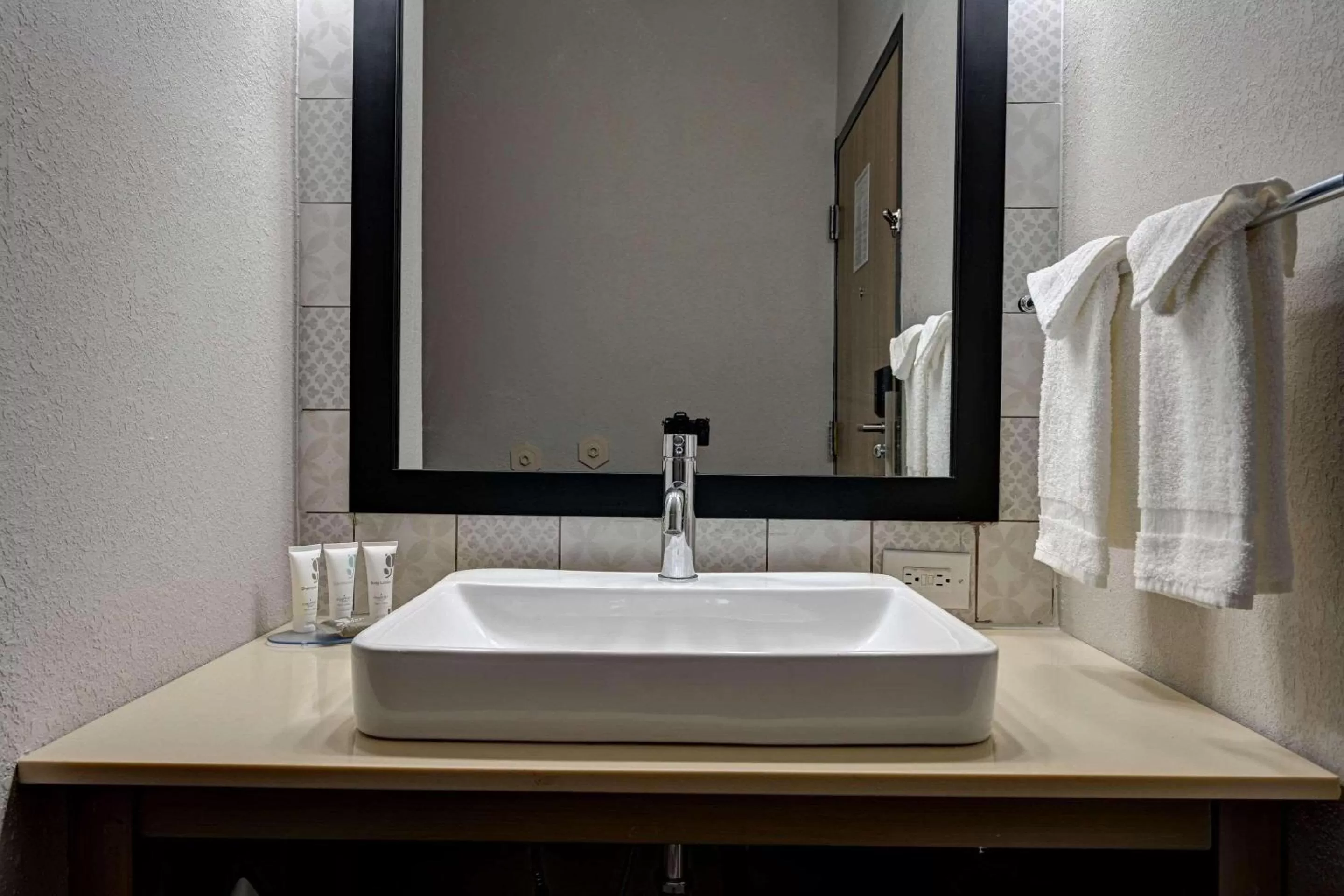 Bedroom in Country Inn & Suites by Radisson, Pierre, SD