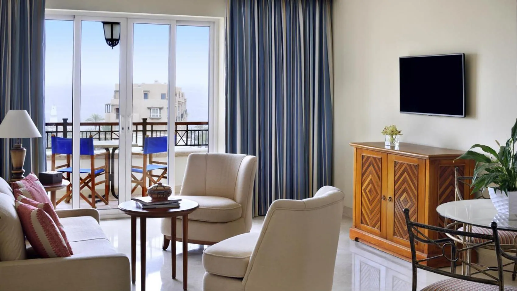 TV and multimedia in Mövenpick Resort & Residences Aqaba