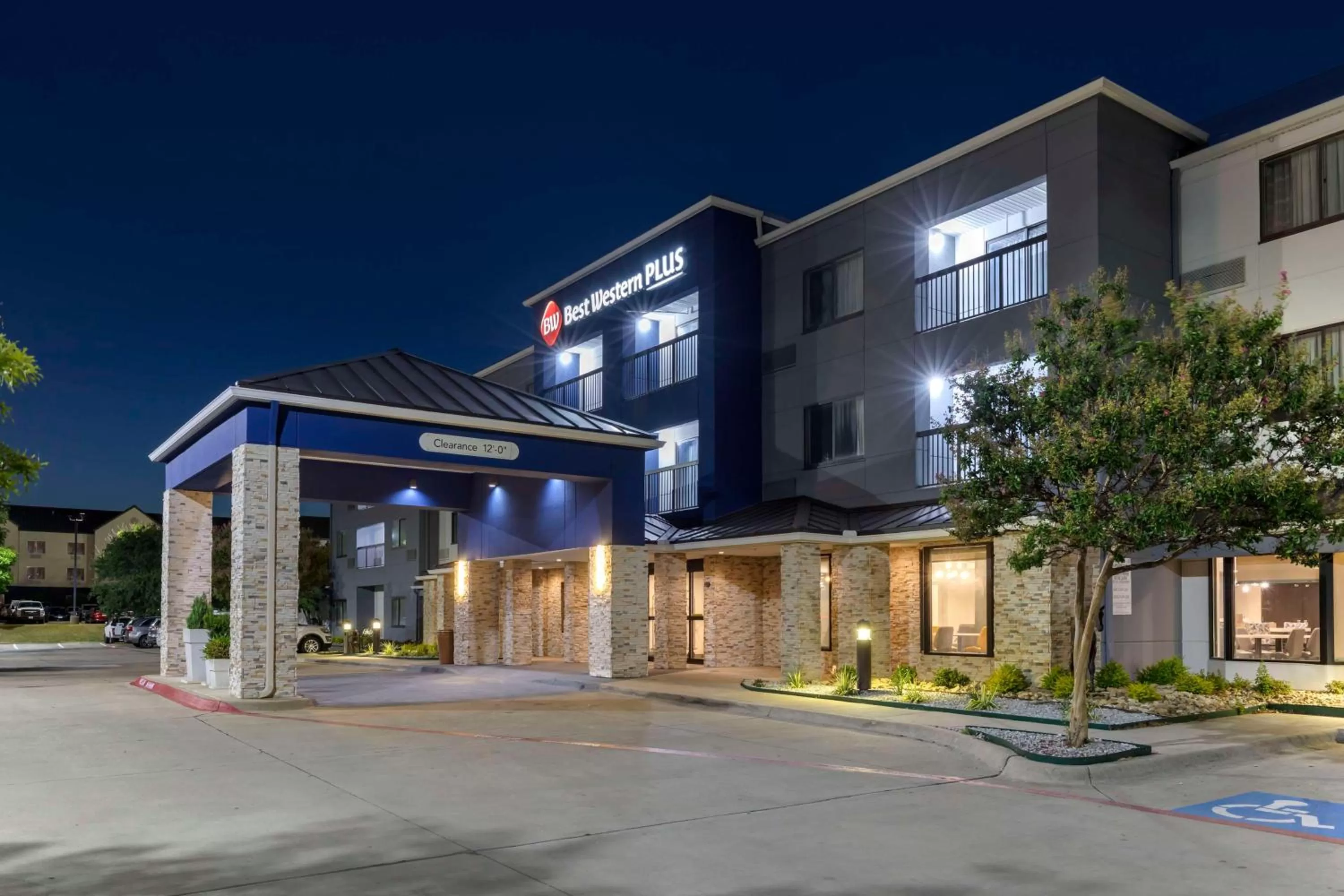Property building in Best Western Plus Fort Worth North