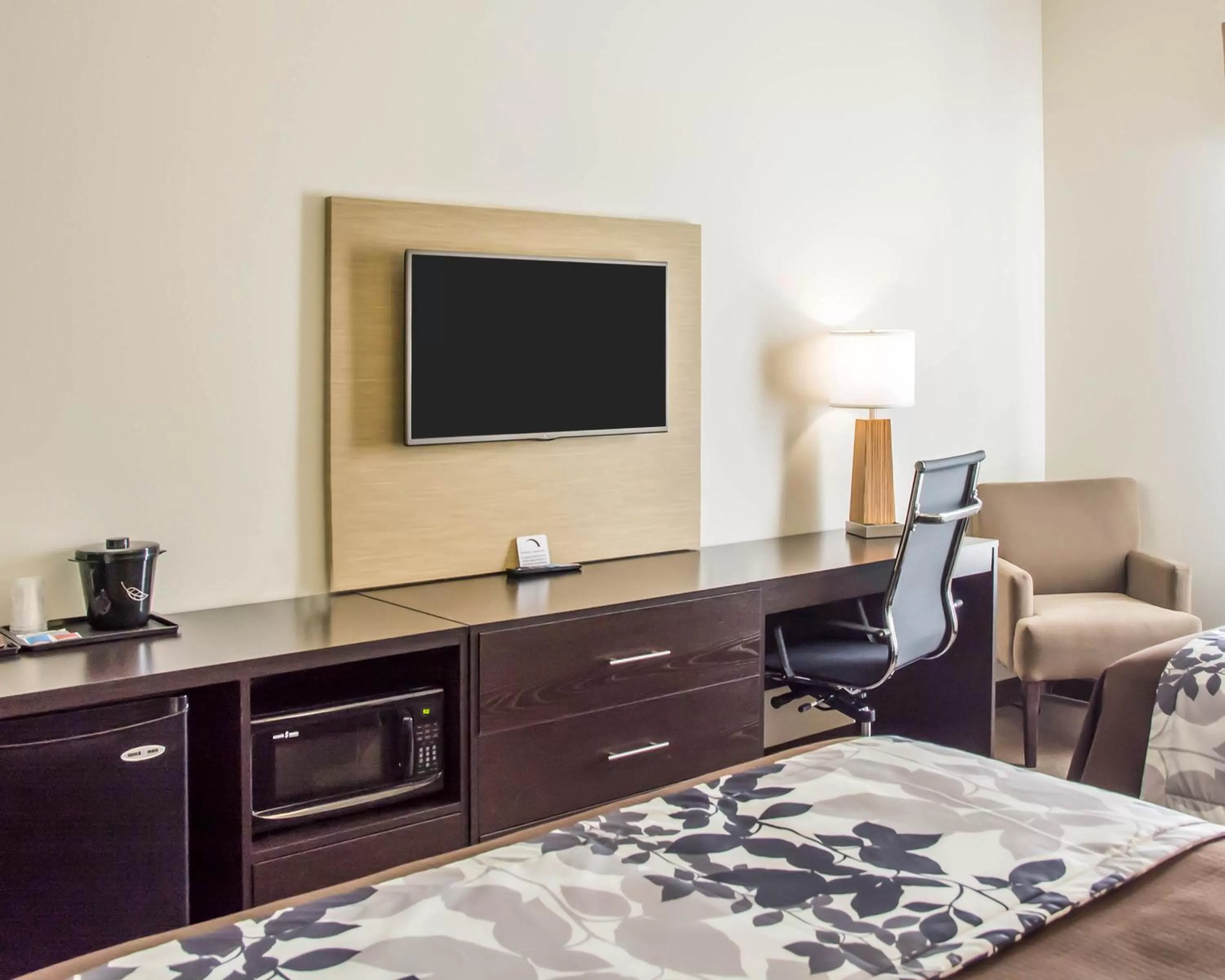 Standard Queen Room with Two Queen Beds - Non-Smoking in Sleep Inn & Suites Parkersburg