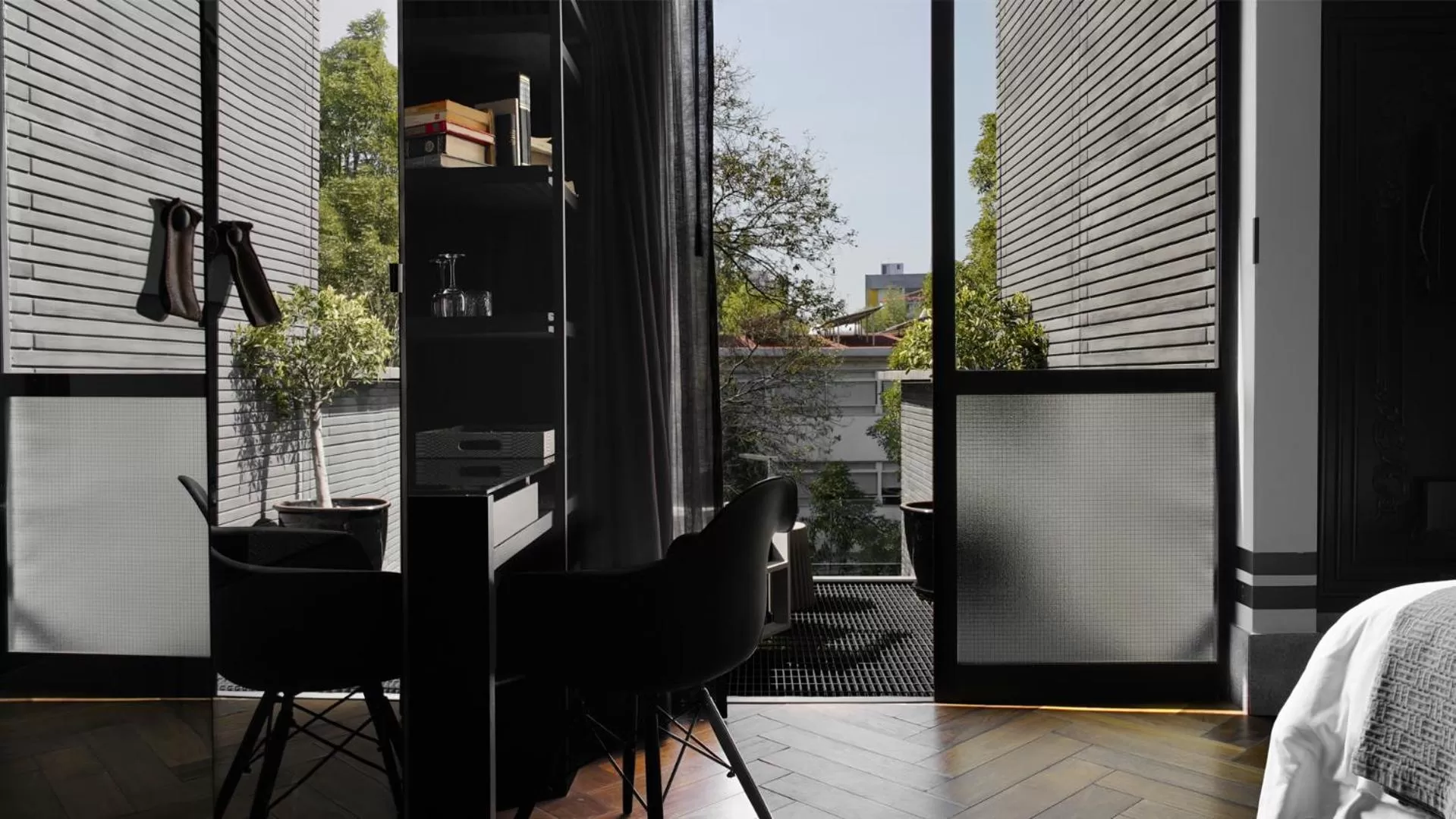 Balcony/Terrace in The Wild Oscar