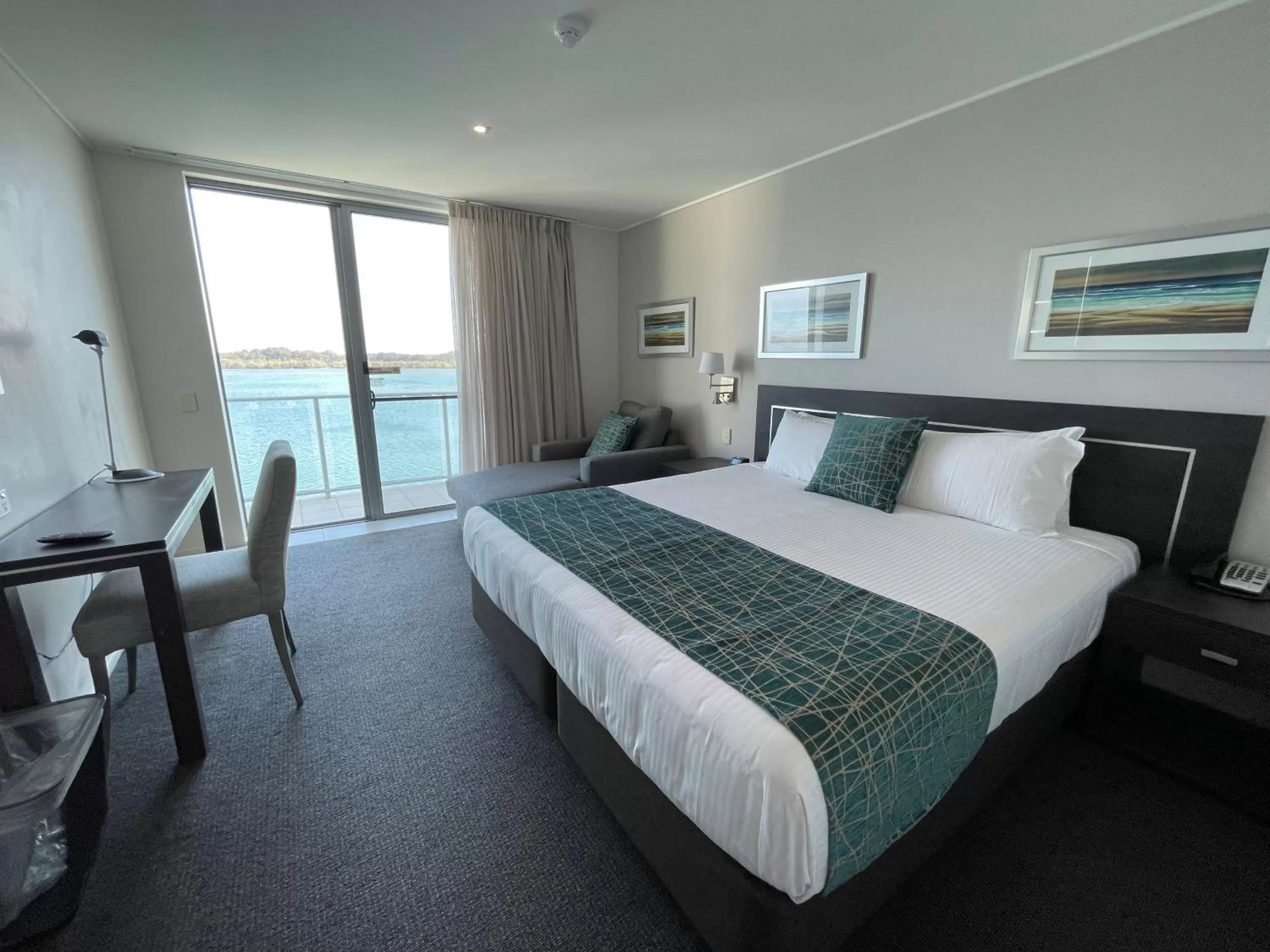 Bed in Ramada Hotel & Suites by Wyndham Ballina Byron