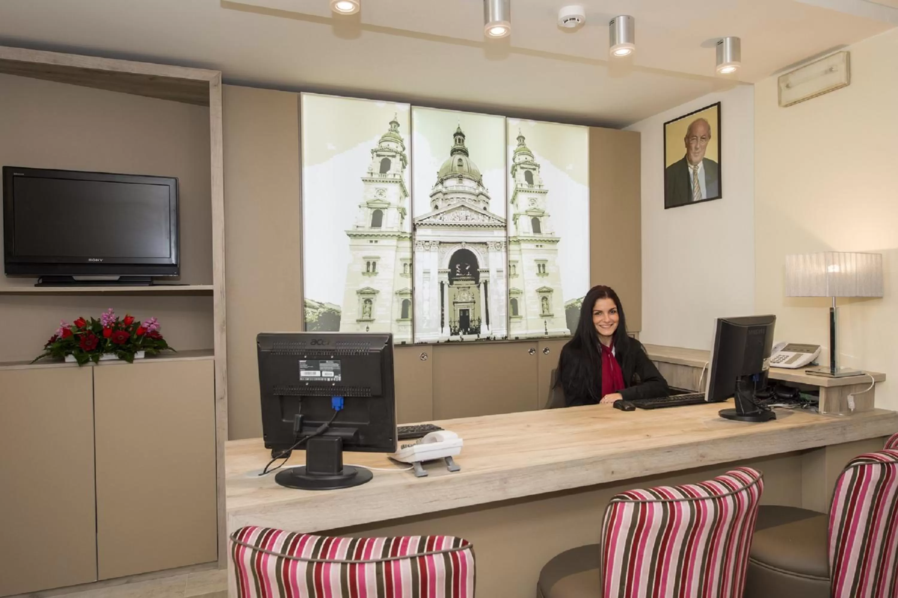 People in Three Corners Hotel Art