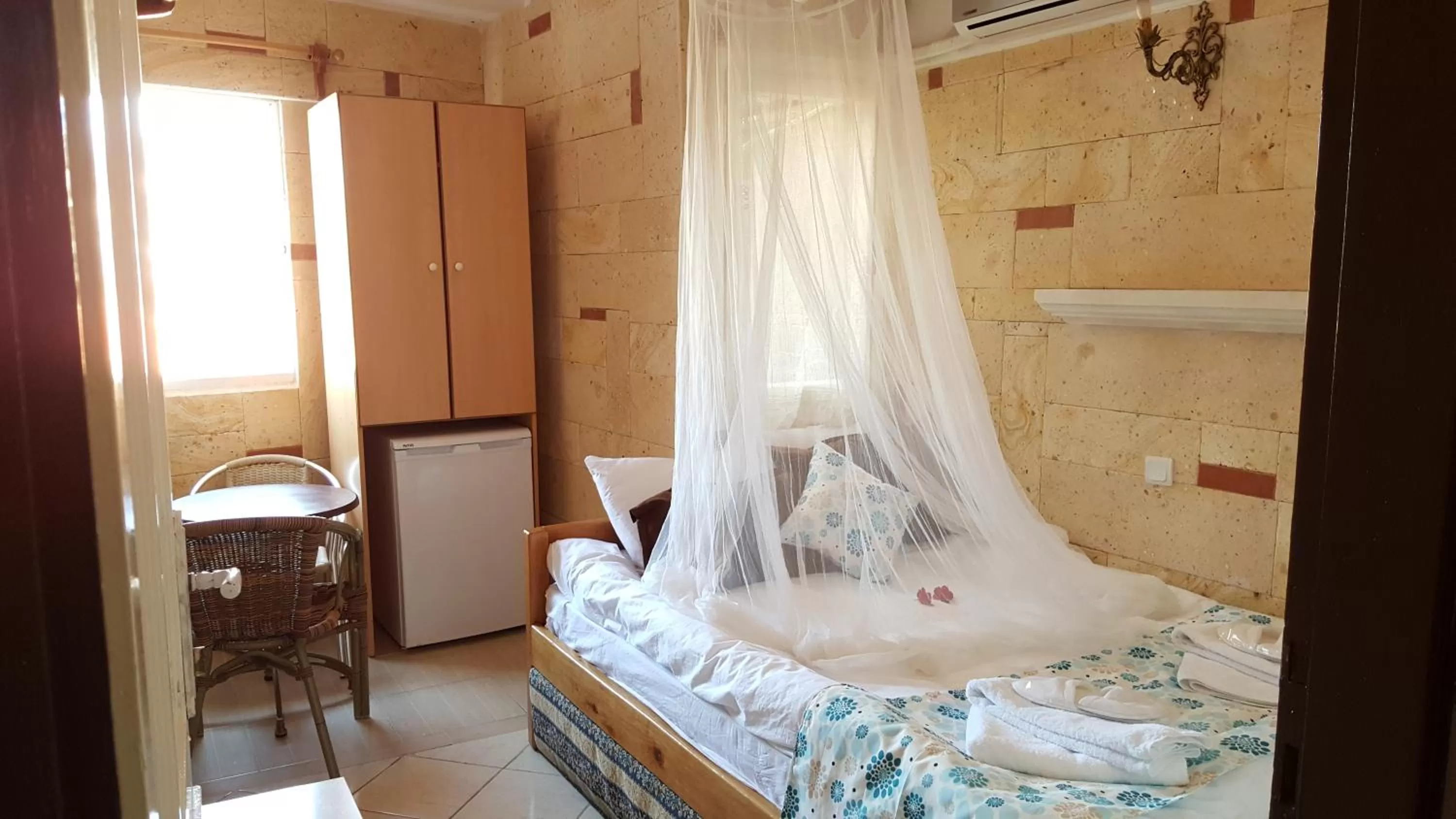 Photo of the whole room in Foça Ensar Hotel