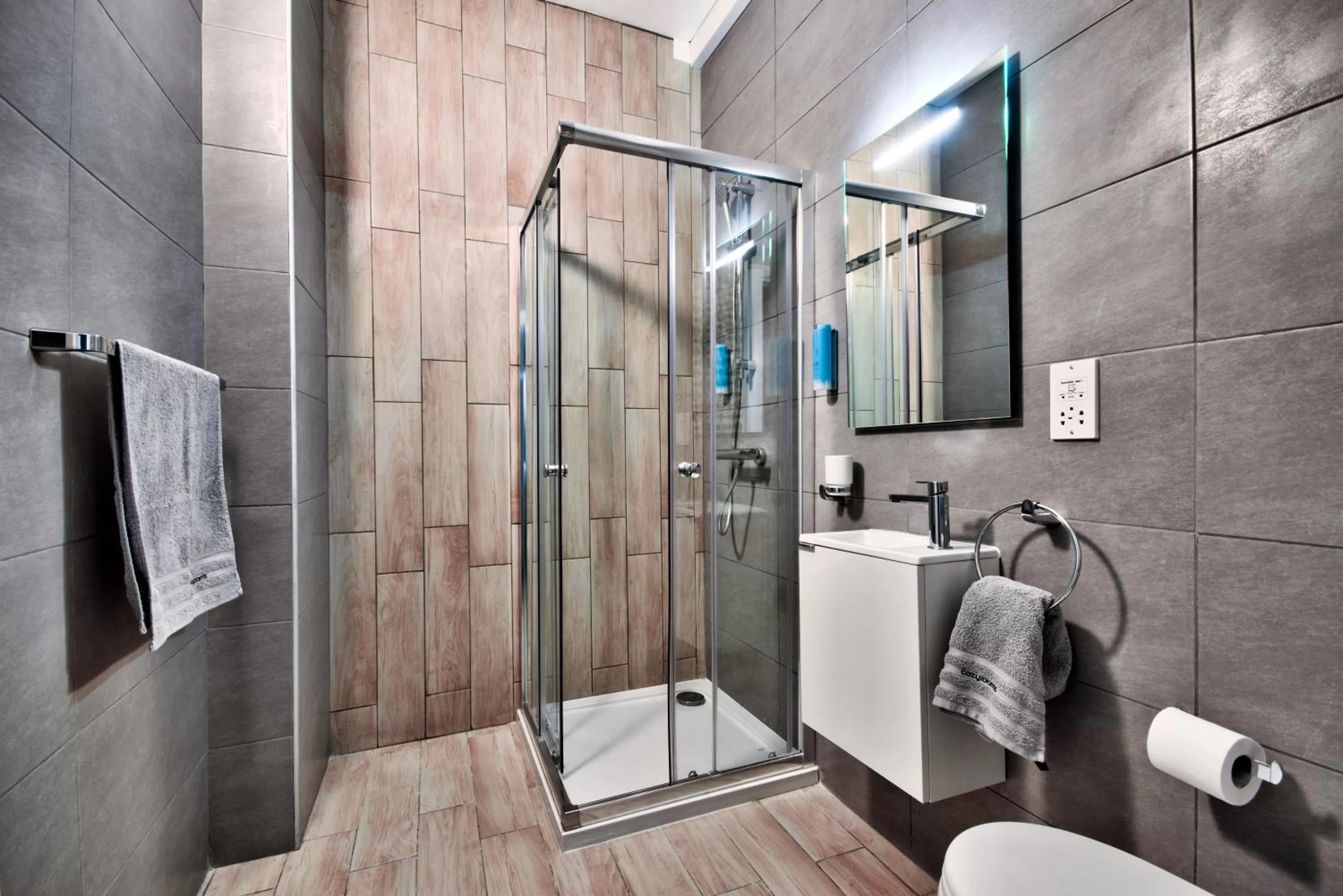 Shower in Cozy Rooms Hotel