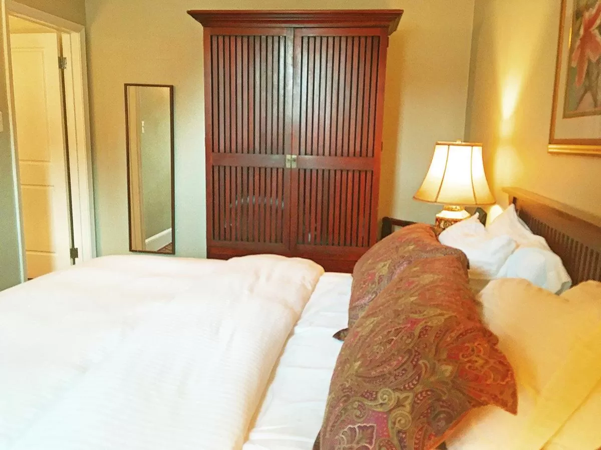 Bed in Morris House Hotel