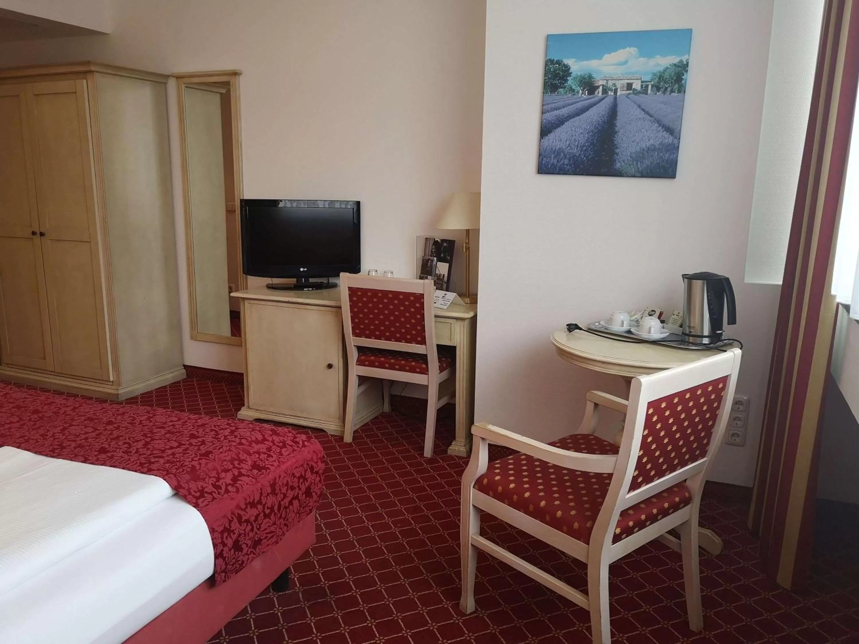 Photo of the whole room, Bed in Hotel Chateau Kurfürstendamm