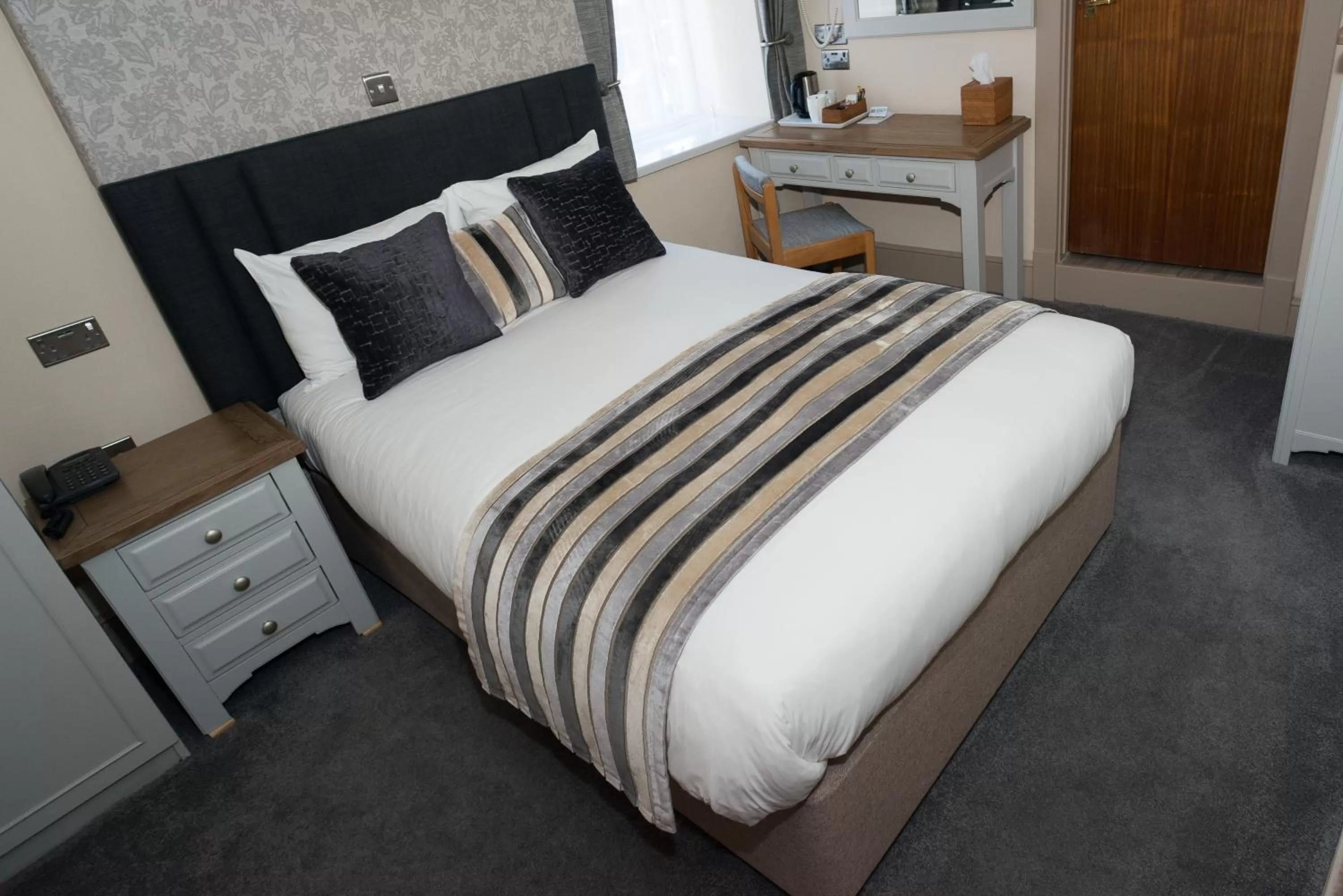 Bedroom, Bed in Falcon Hotel