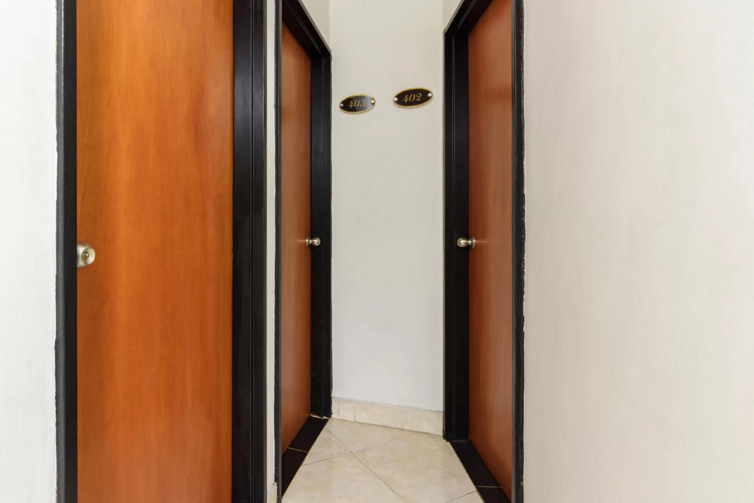 wardrobe in Hotel Colombia Avenida