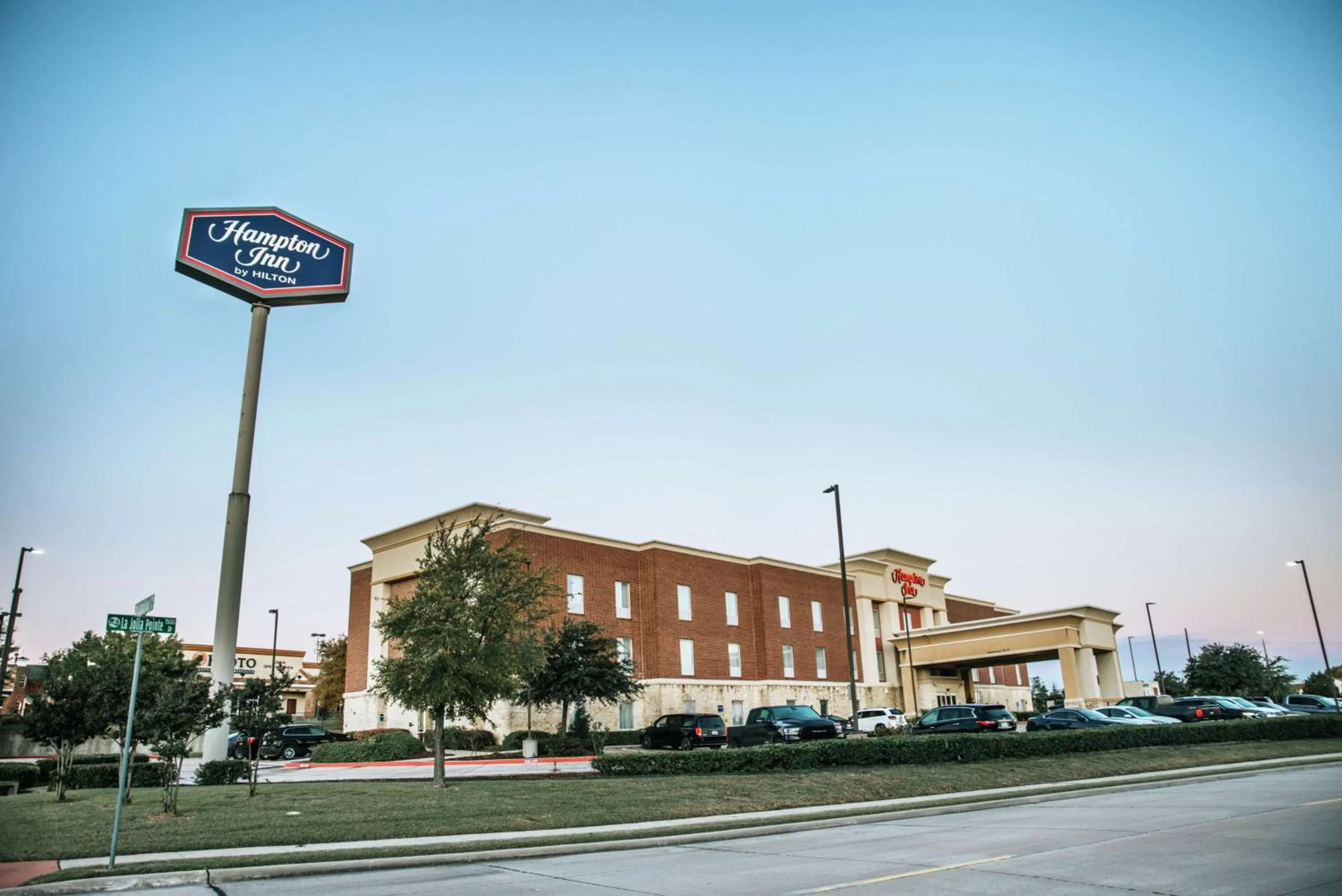 Property building in Hampton Inn Dallas-Rockwall