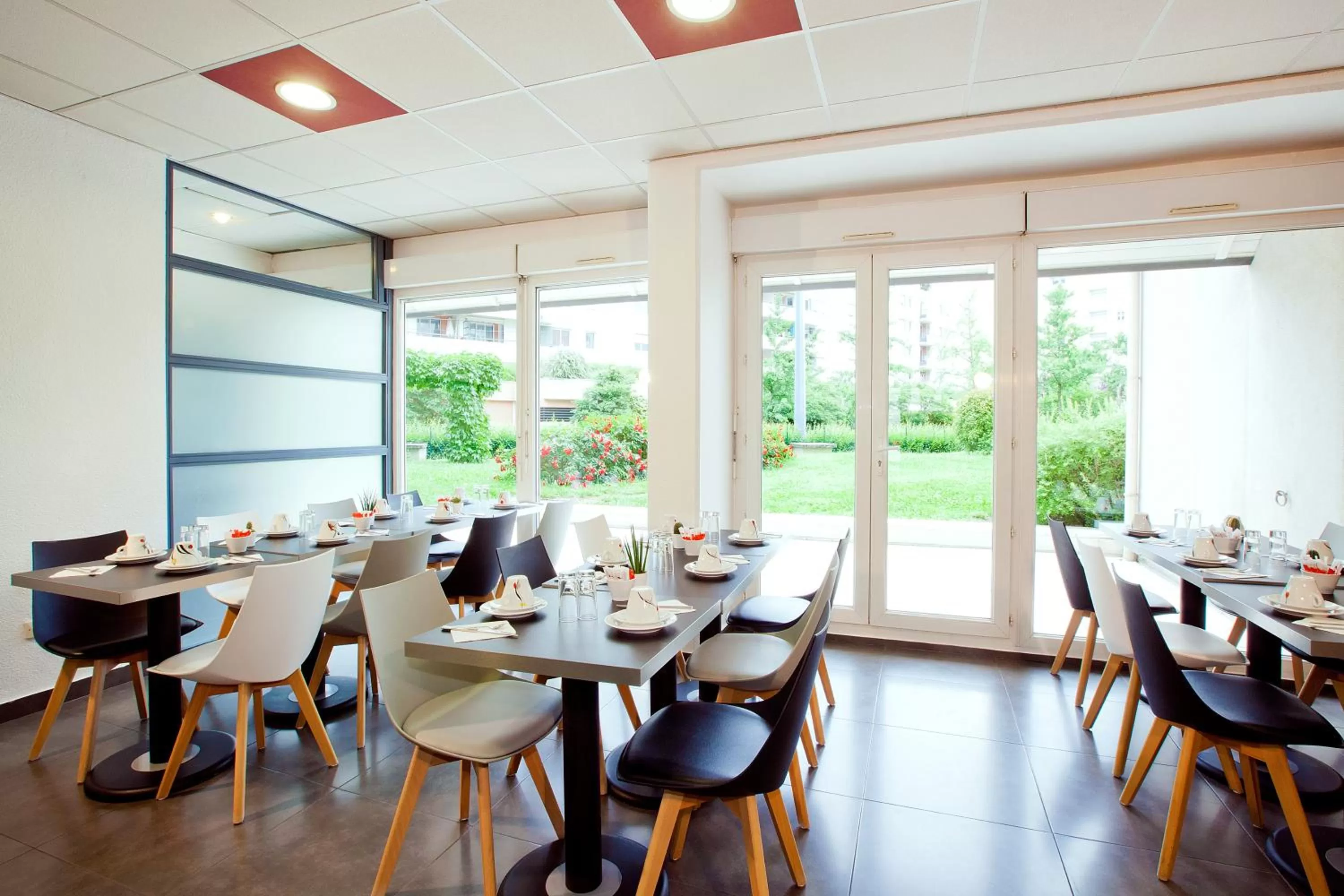 Lounge or bar in Séjours & Affaires Grenoble Marie Curie