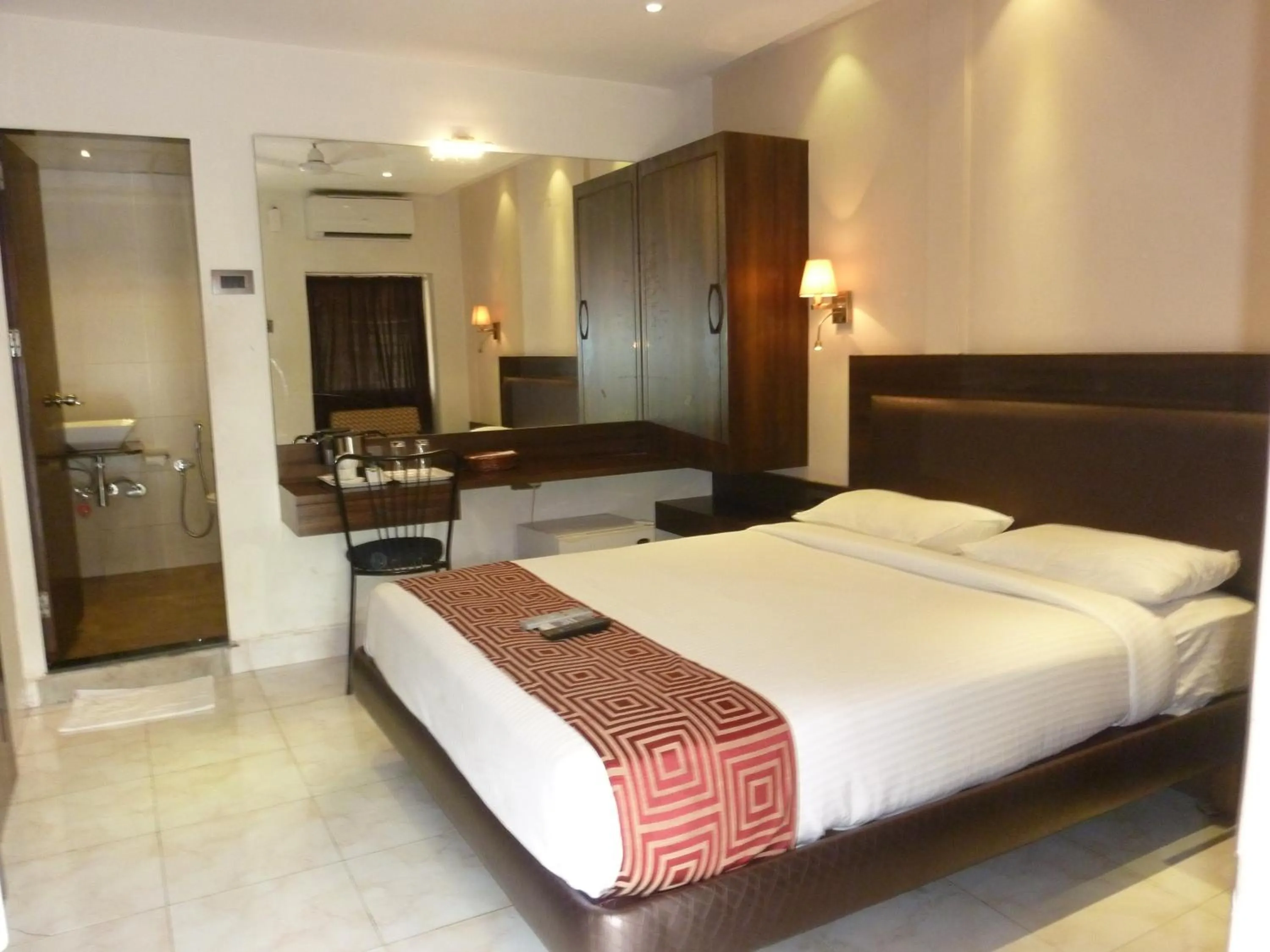 Photo of the whole room in Hotel New Bengal