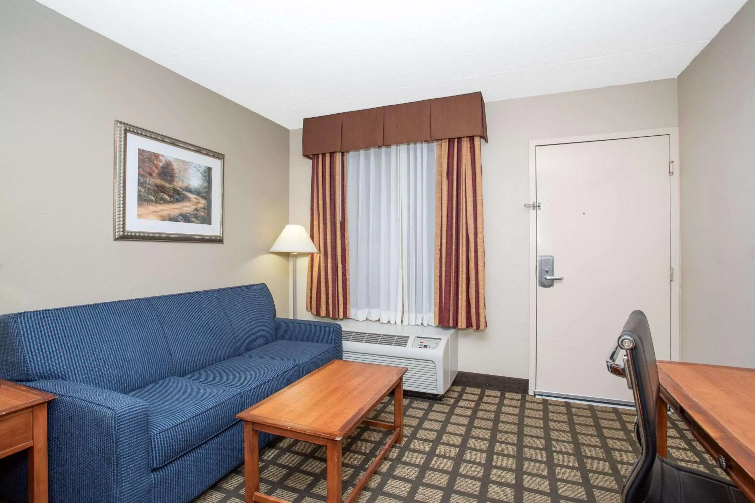 Photo of the whole room in Baymont by Wyndham Hays