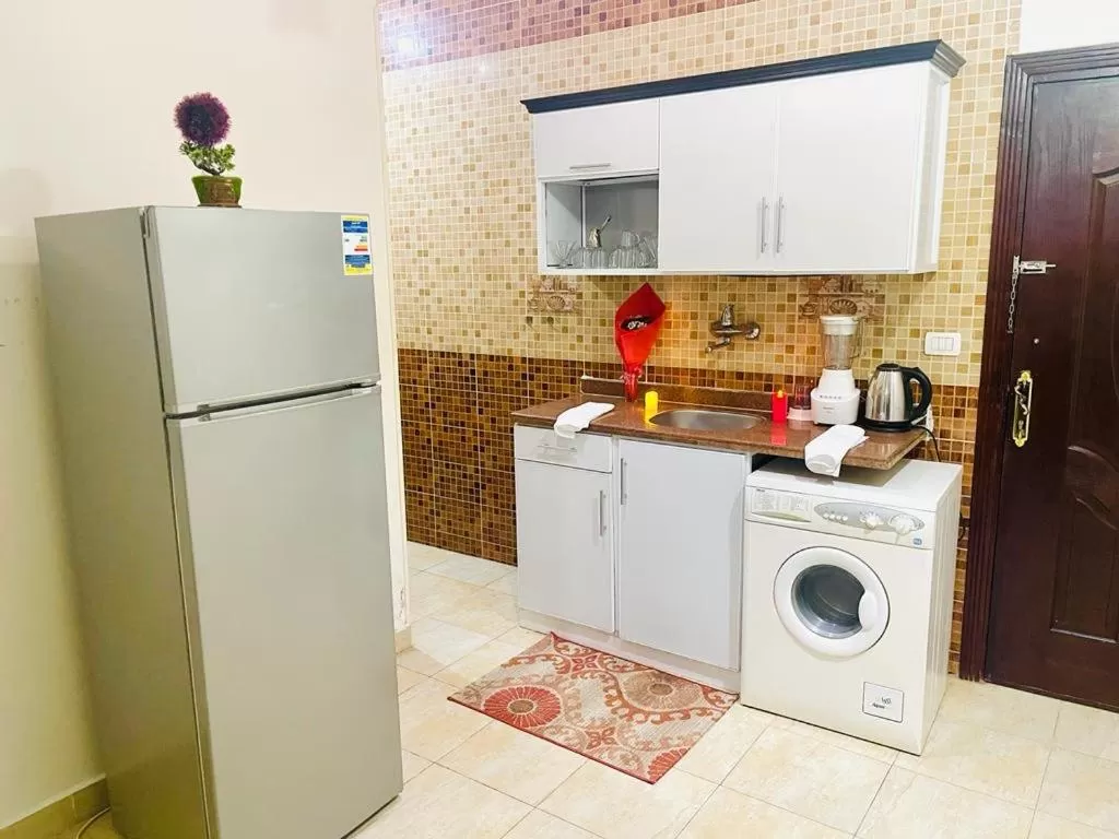 Kitchen or kitchenette, Kitchen/Kitchenette in Charbel apartments