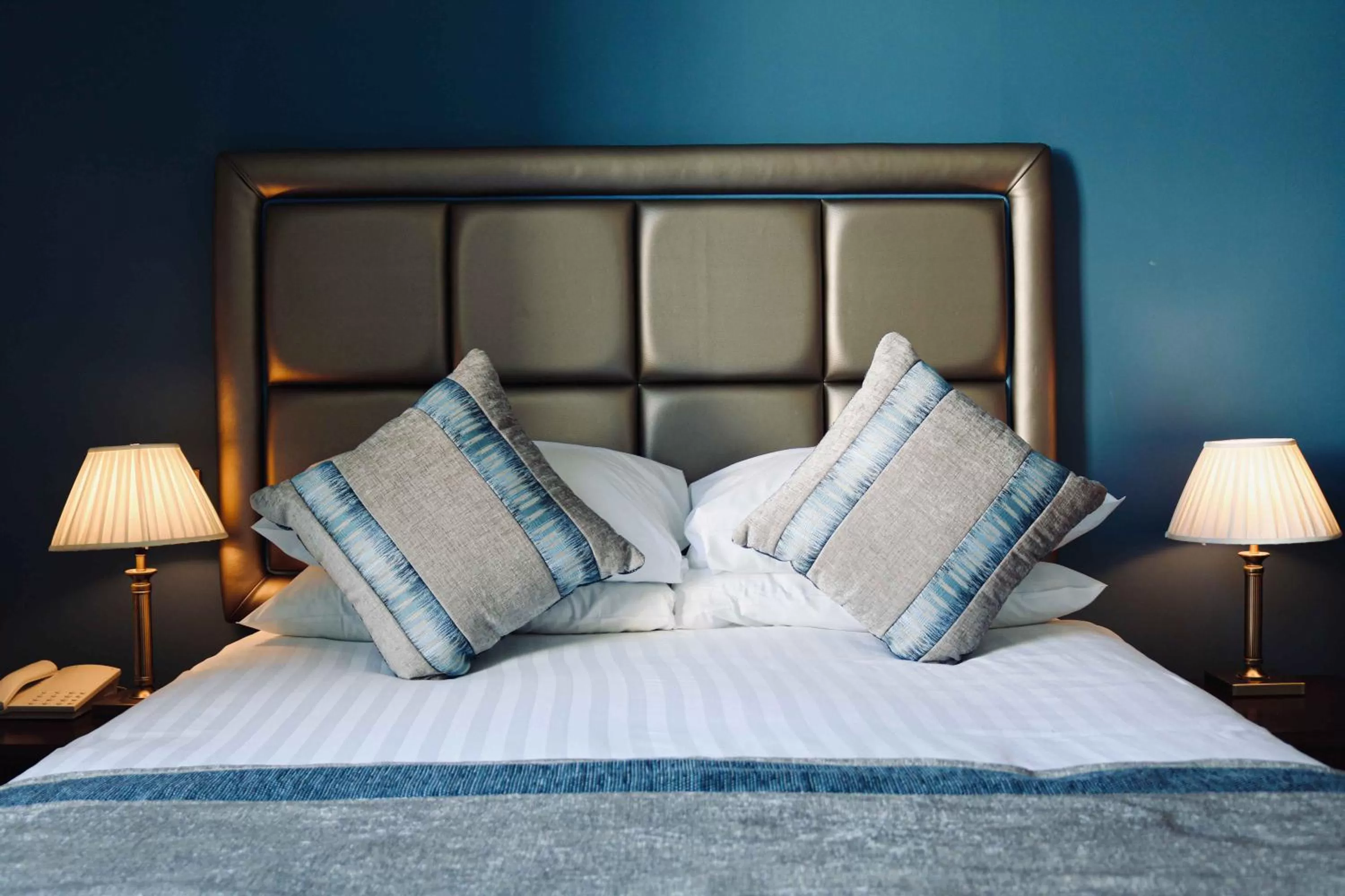 Bedroom, Bed in Abbey Sands Hotel