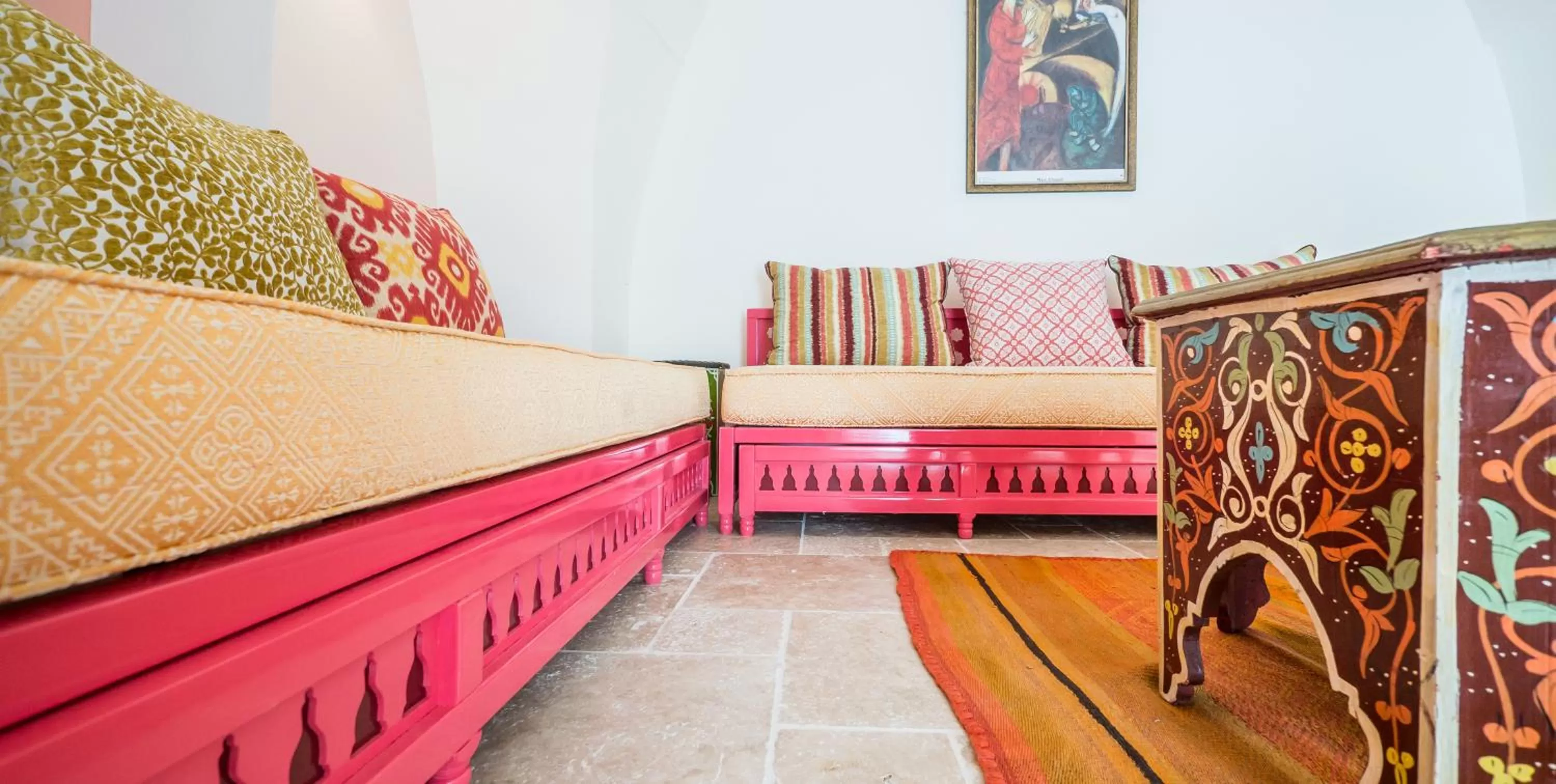 Decorative detail, Bed in The Way Inn - Boutique Suites