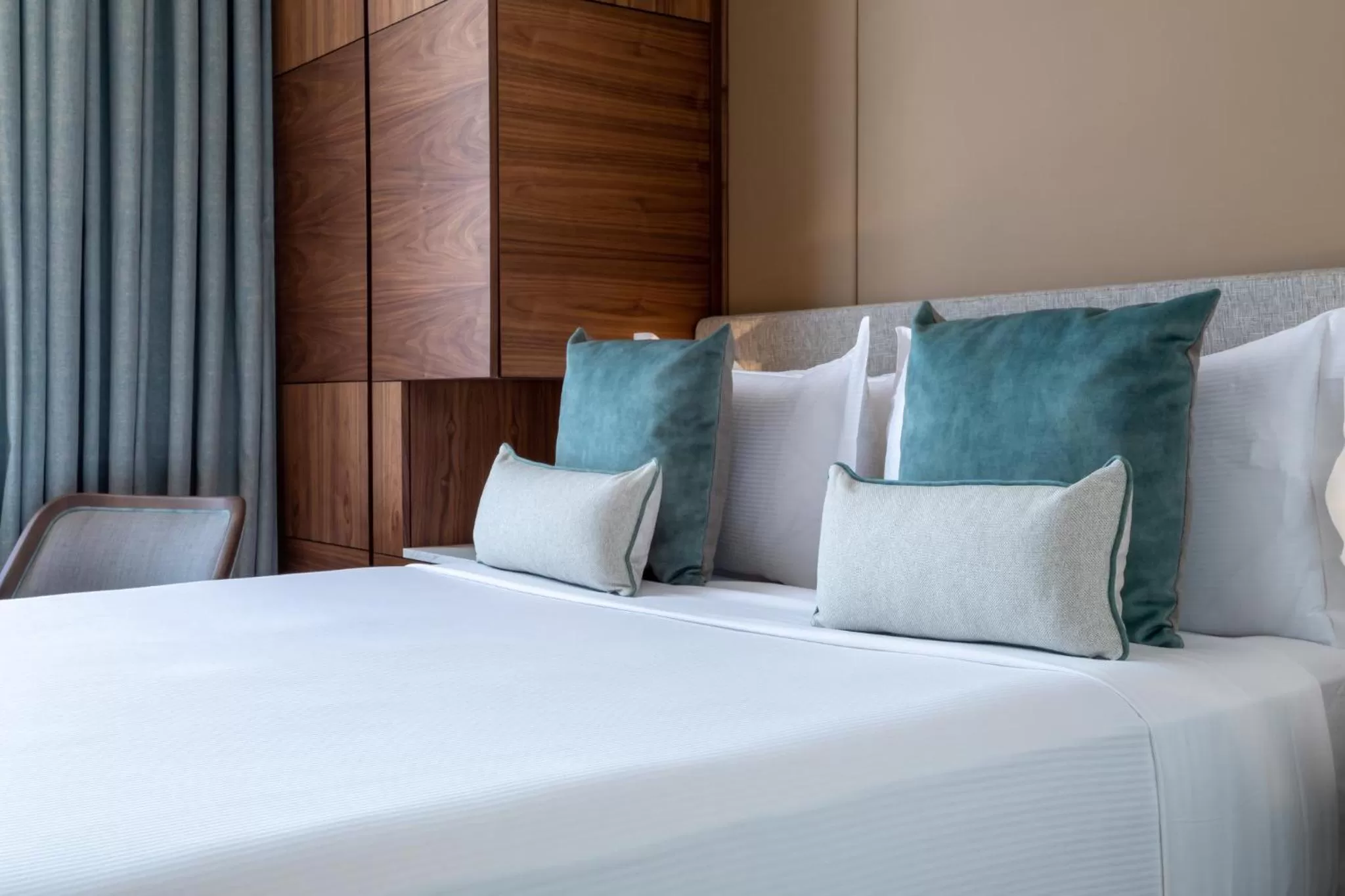 Photo of the whole room, Bed in InterContinental Paris Champs Elysées Etoile by IHG