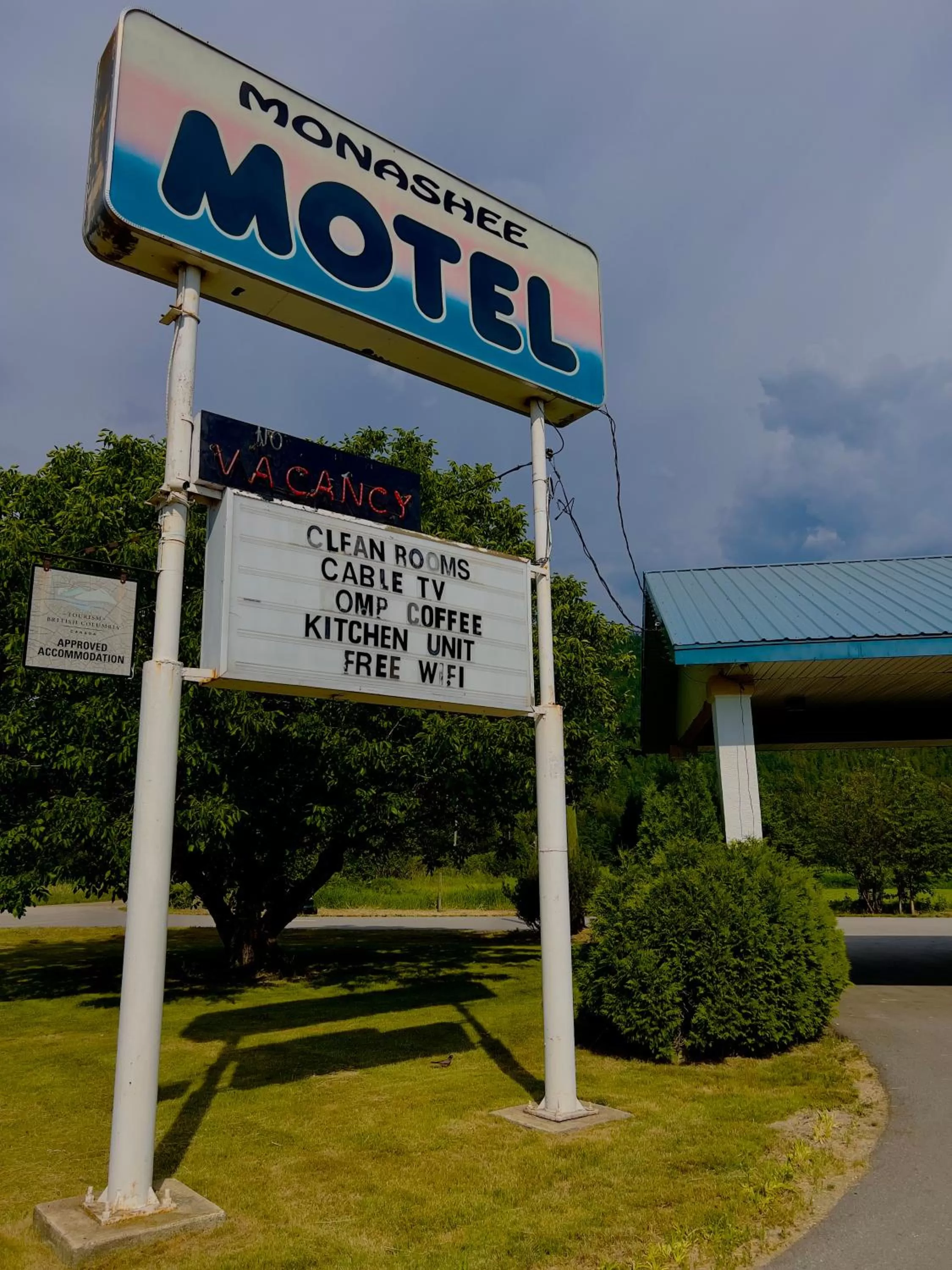 Property building in Monashee Motel