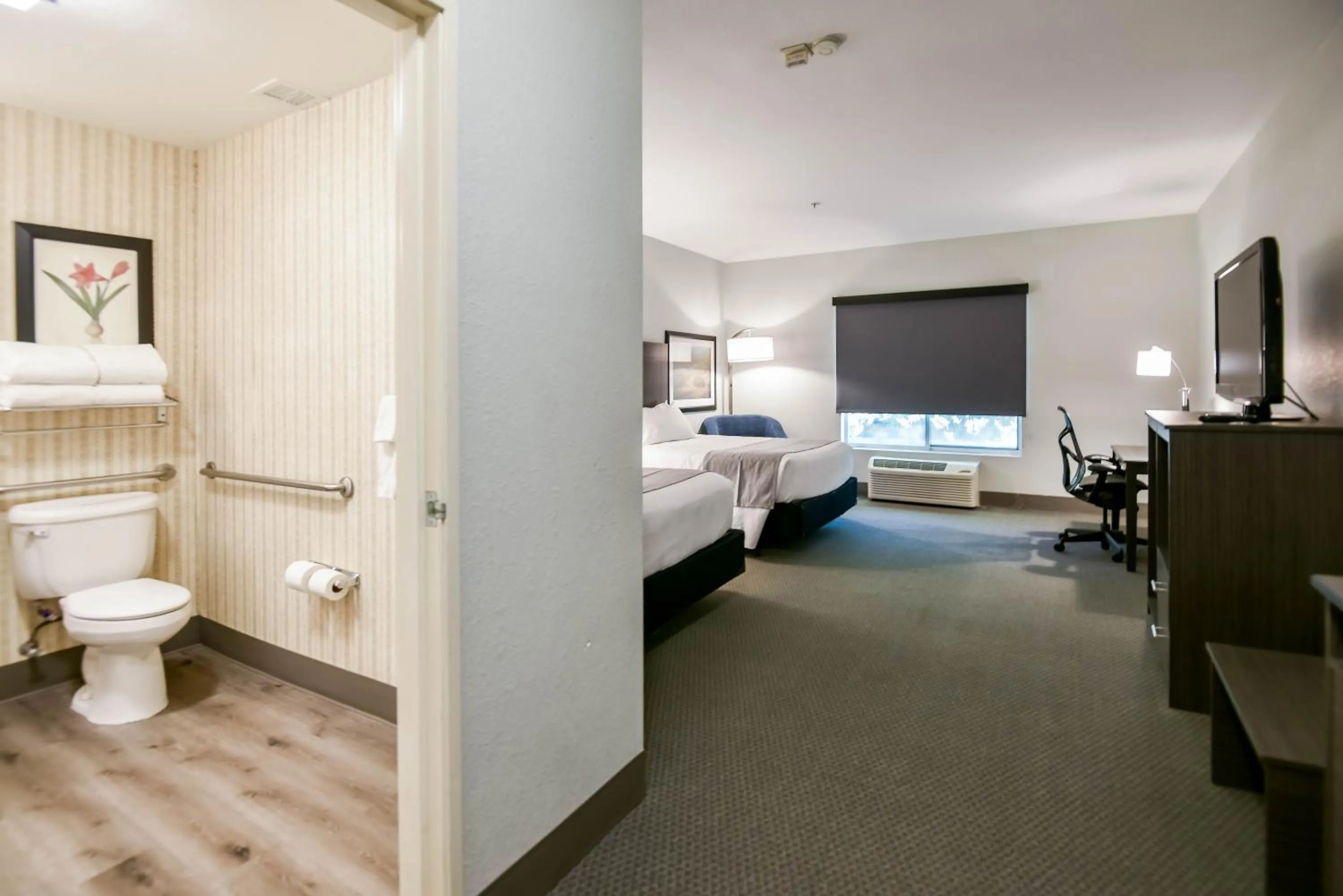 Toilet, Bed in Shutters Hotel