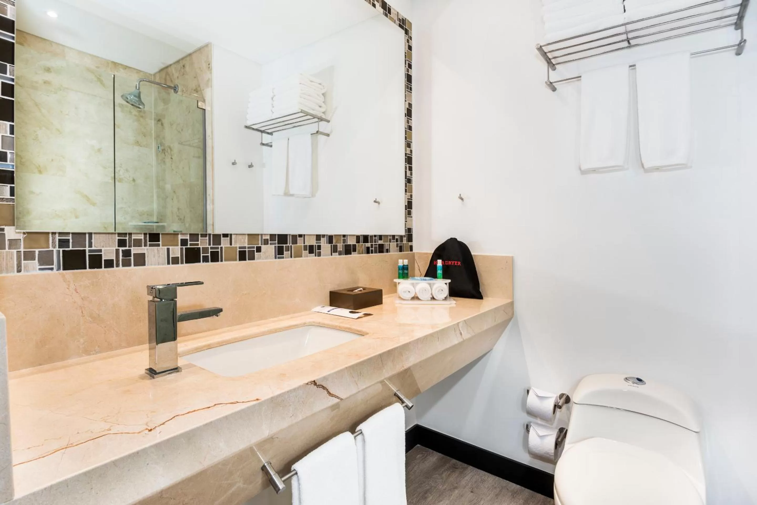 Bathroom in Holiday Inn Express - Barranquilla Buenavista by IHG