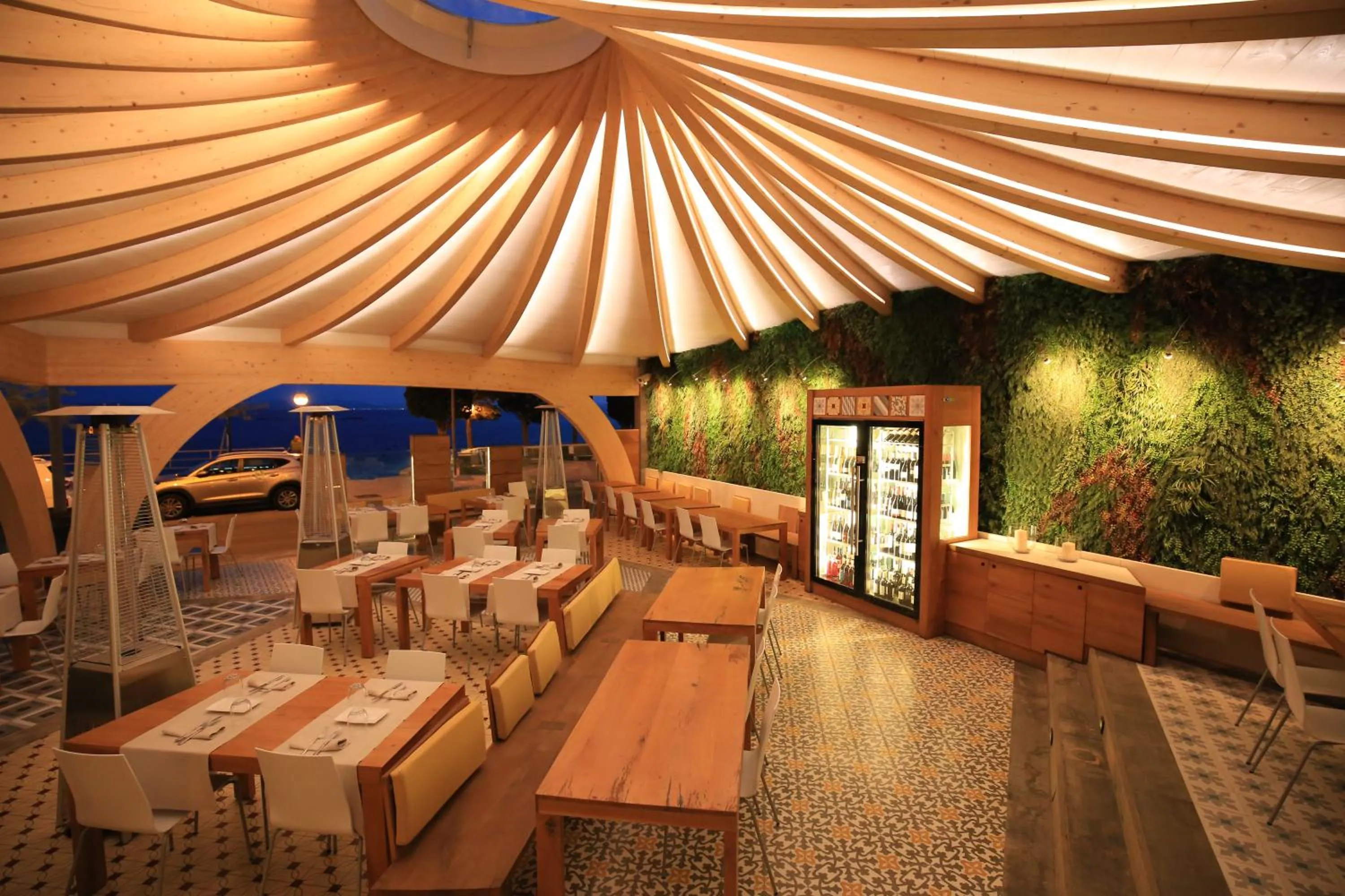 Restaurant/places to eat in Canyelles Platja