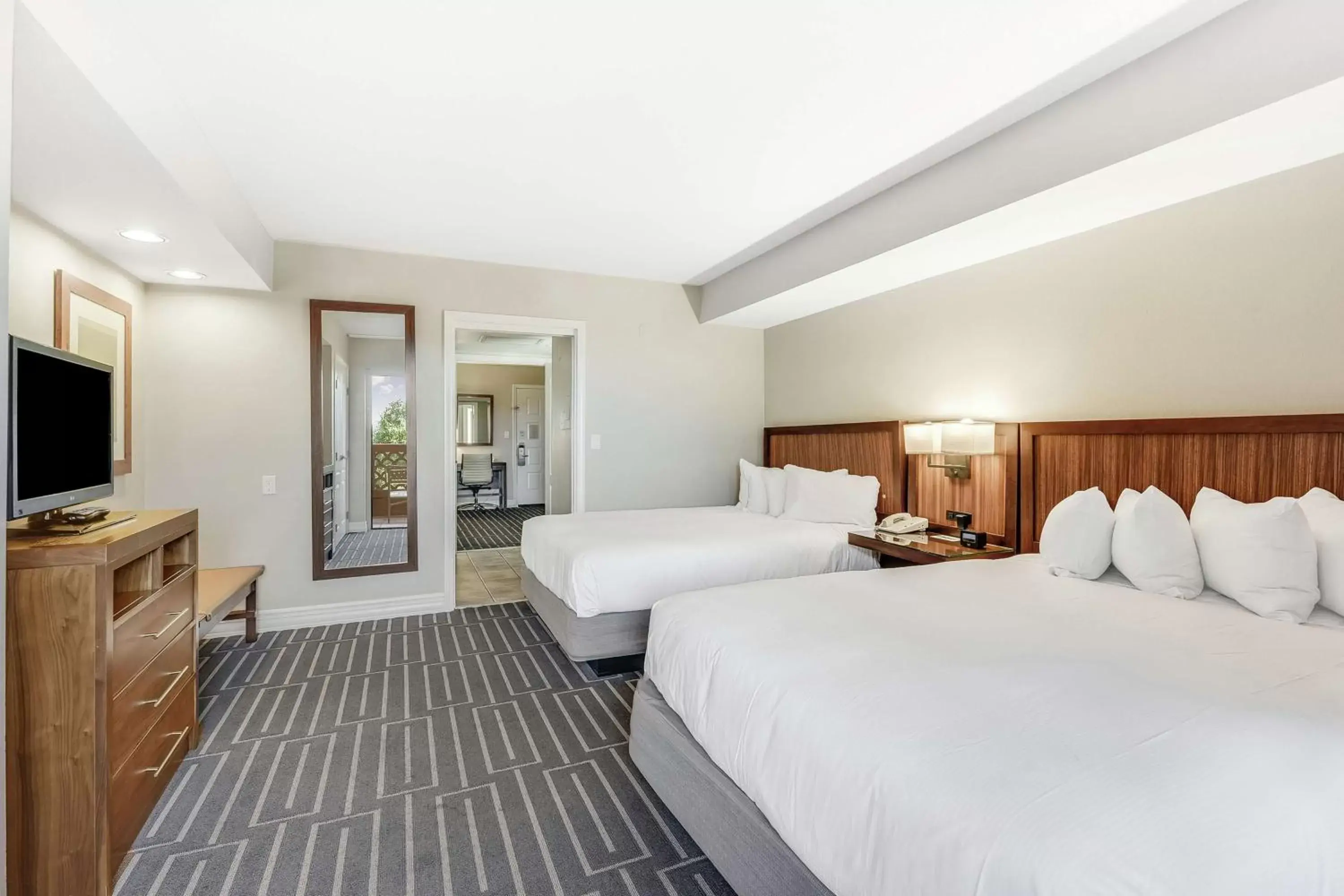 Queen Suite with Two Queen Beds with View in Hilton Phoenix Tapatio Cliffs Resort Queen Suite with Two Queen Beds with View in Hilton Phoenix Tapatio Cliffs Resort