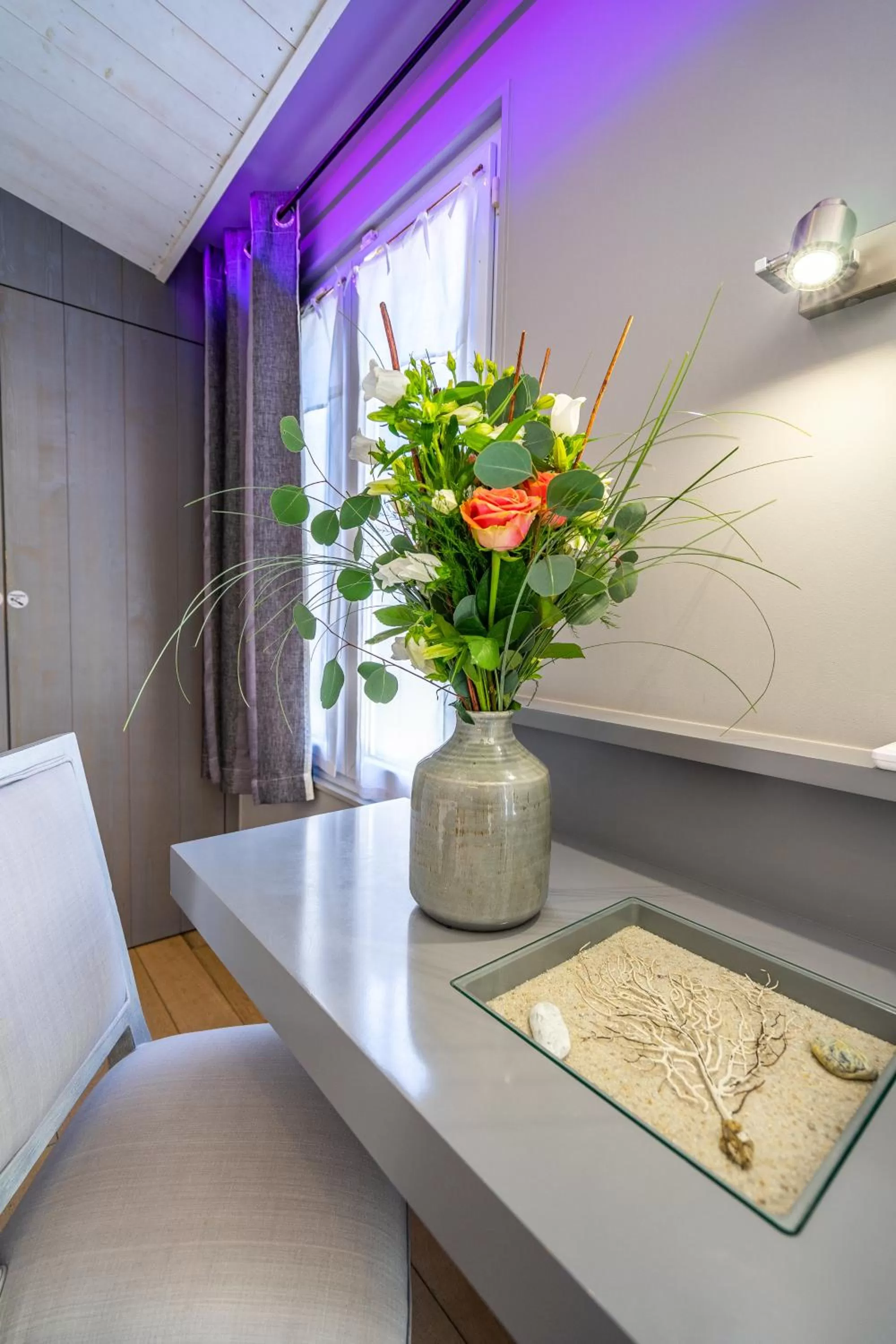 Decorative detail in Elégance Suites Hôtel