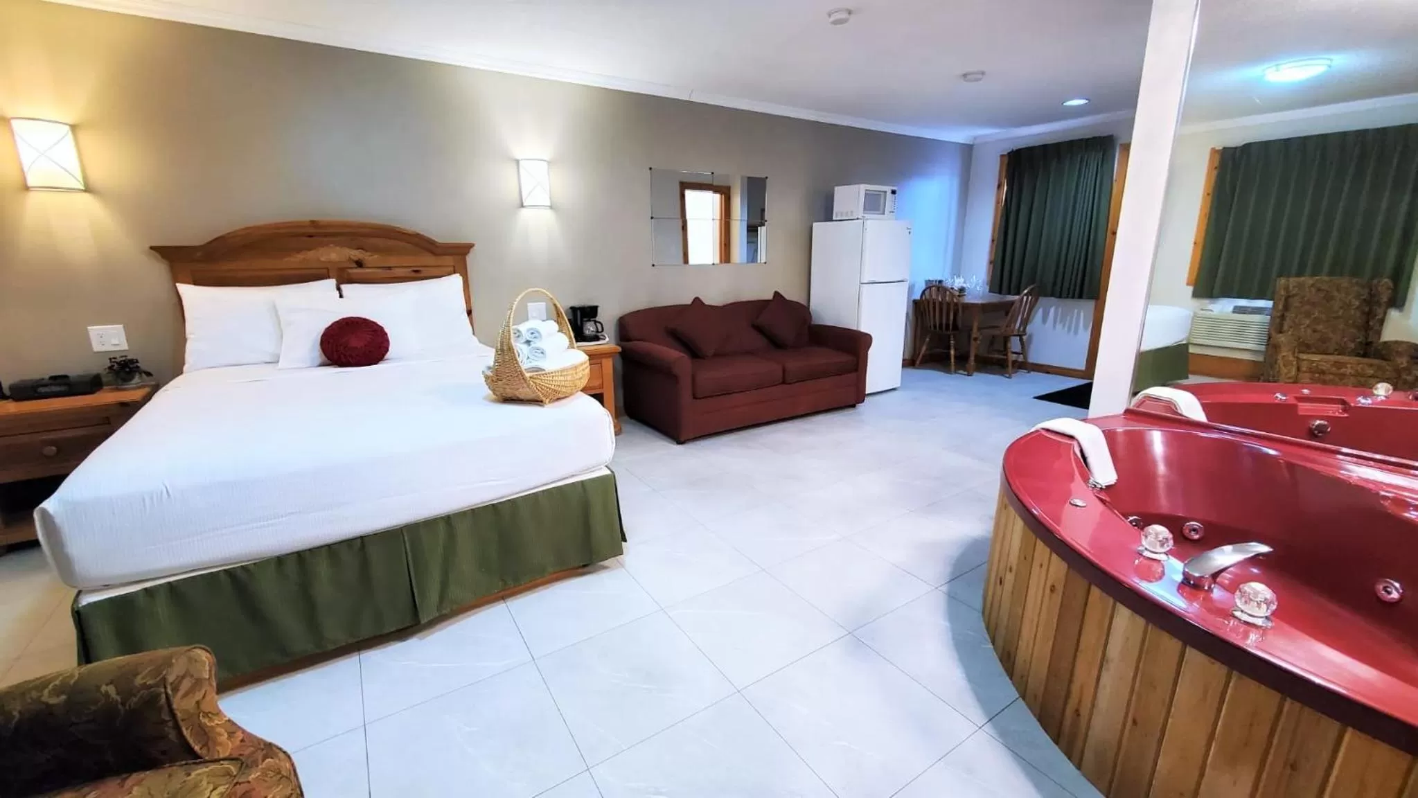 Bed in Knights Inn Colonial Fireside Inn