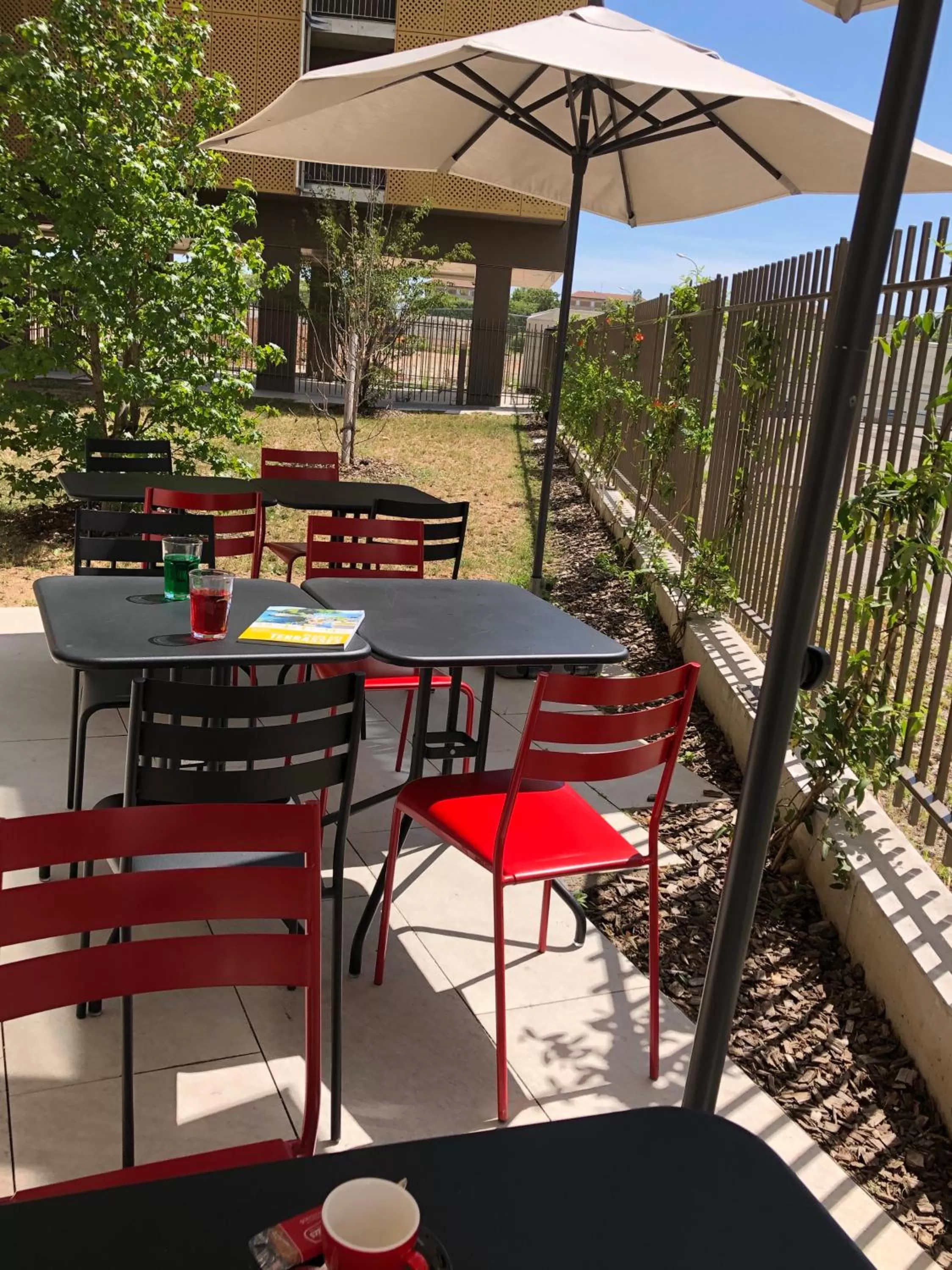 Patio in ibis Lyon Carre De Soie