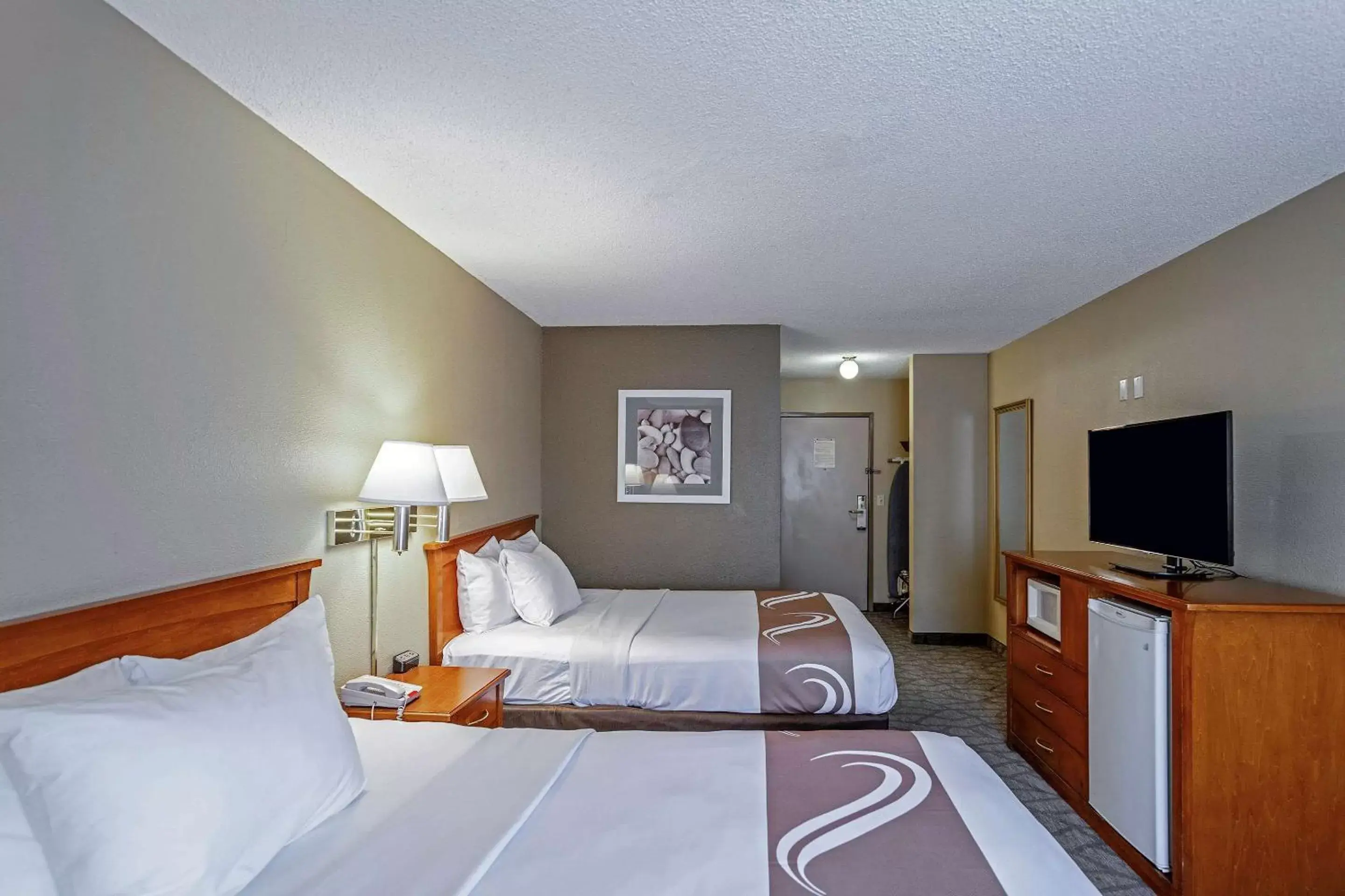 Double Room with Two Double Beds - Non-Smoking in Spark by Hilton Modesto Double Room with Two Double Beds - Non-Smoking in Spark by Hilton Modesto