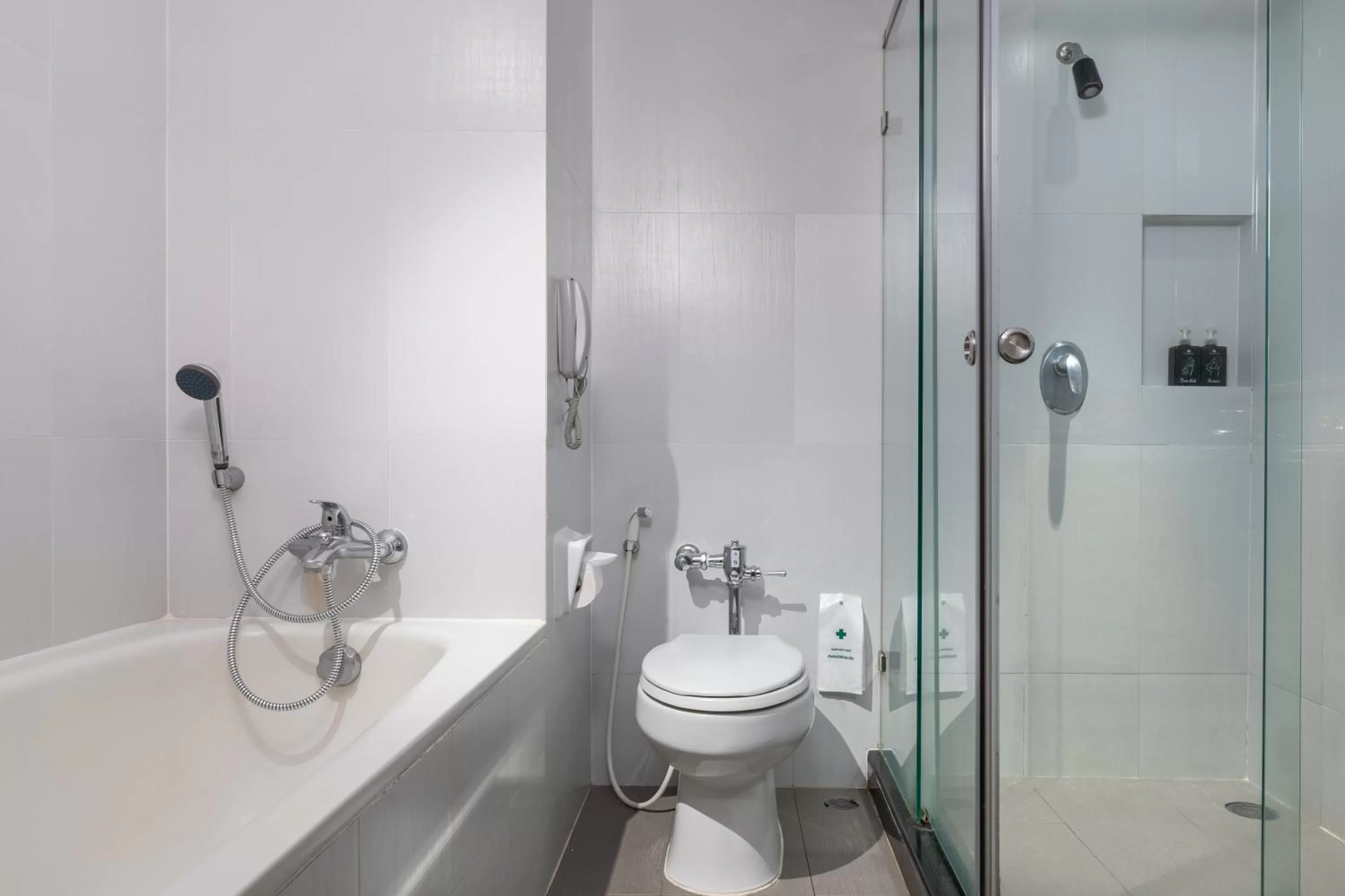 Bathroom in Jomtien Palm Beach Hotel and Resort