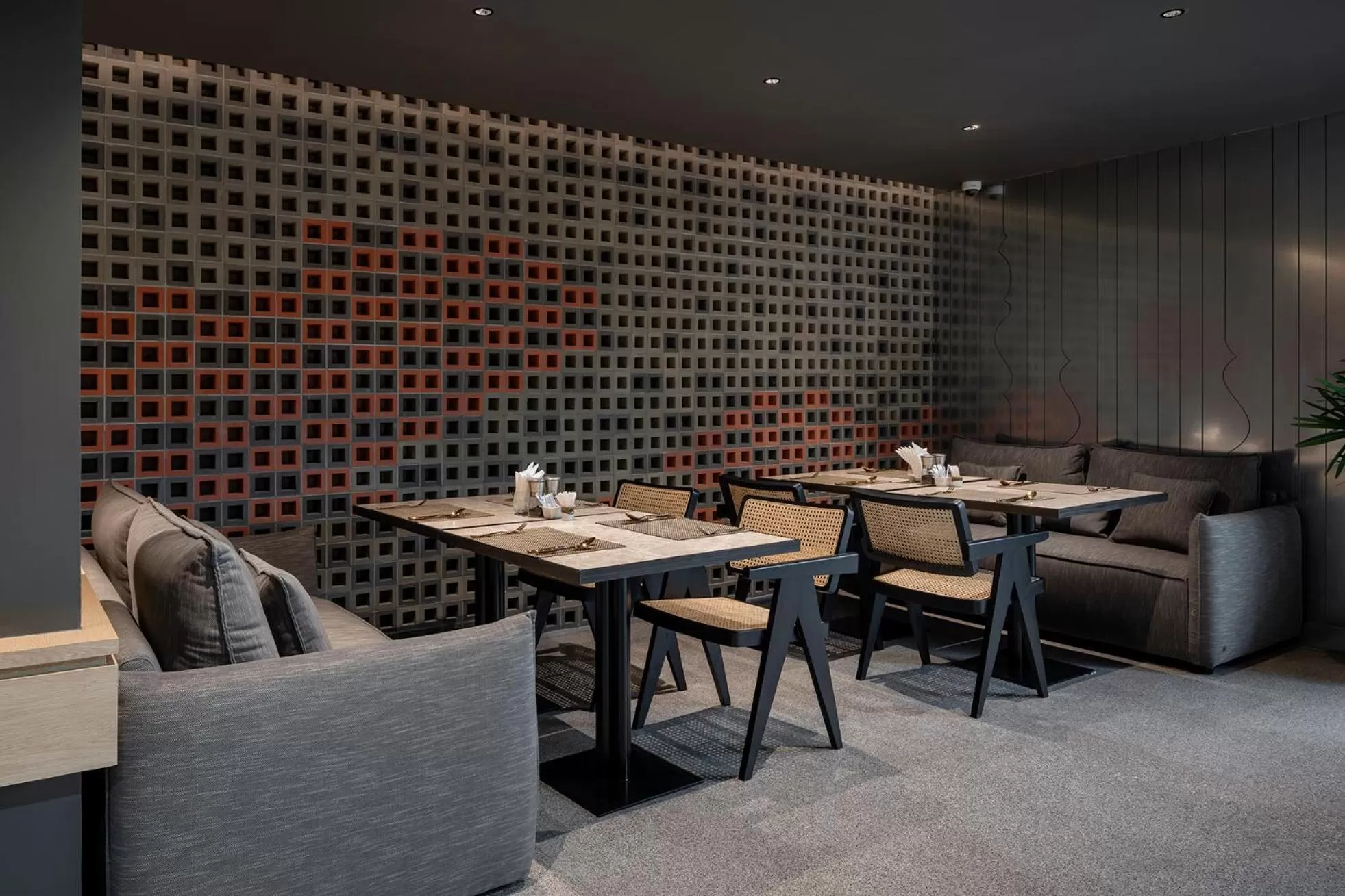 Restaurant/places to eat in Lilit Bang Lumphu Hotel