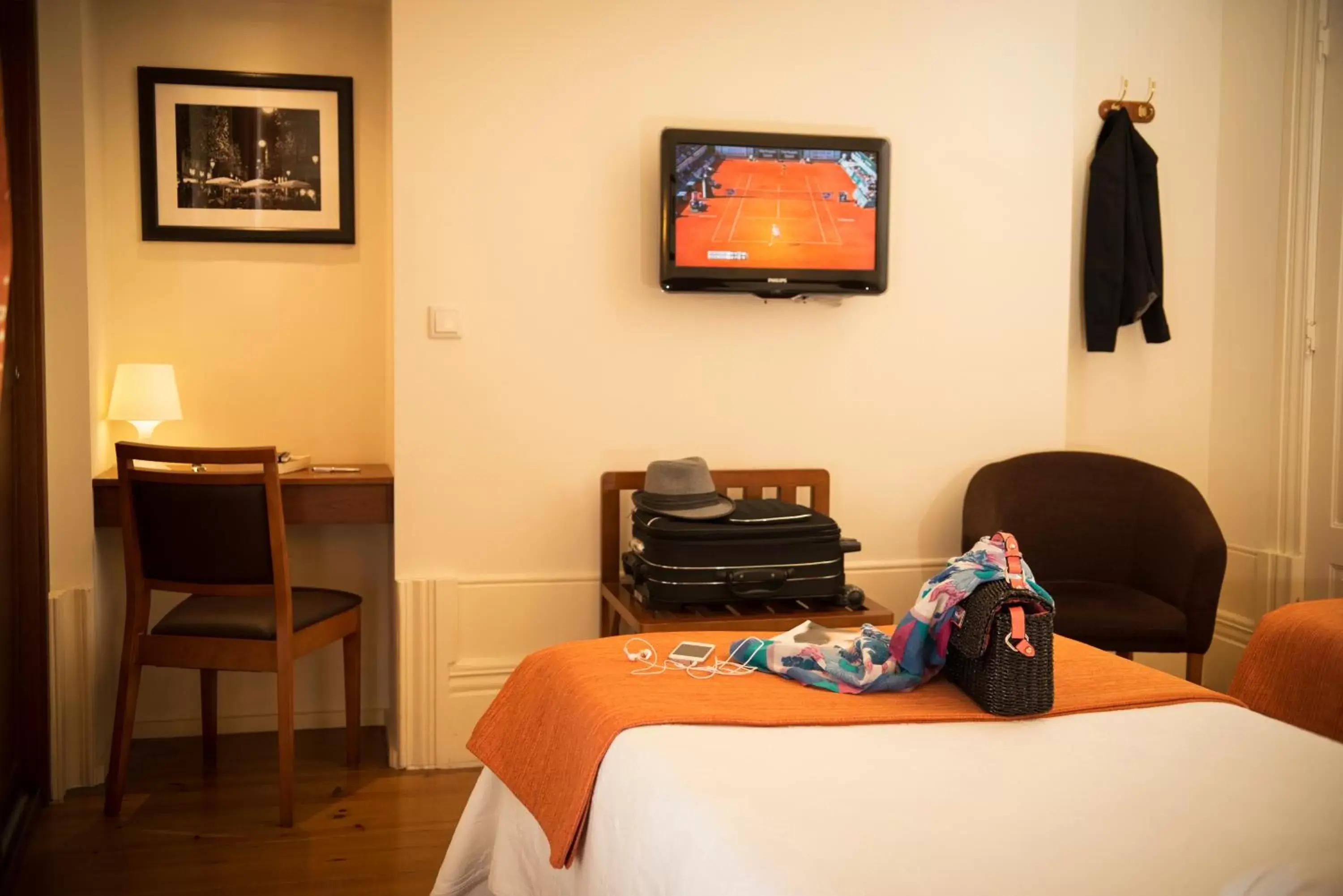 Standard Double Room with Extra Bed in Hotel Aliados Standard Double Room with Extra Bed in Hotel Aliados