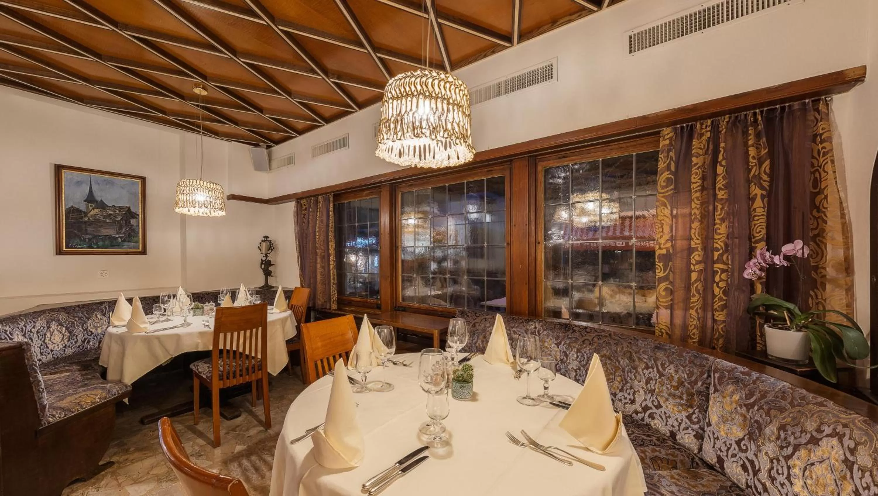 Restaurant/places to eat in Hotel Derby