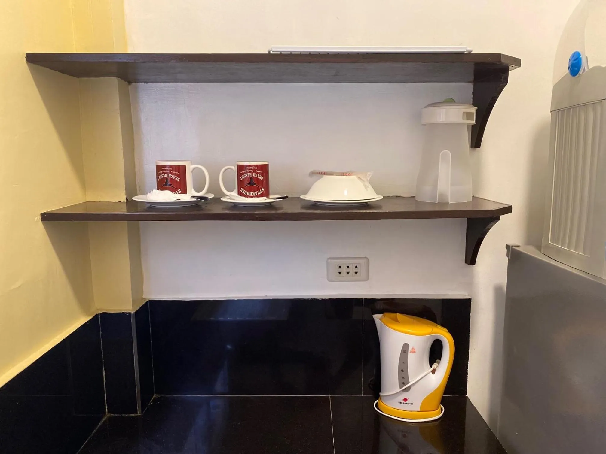 Coffee/tea facilities in Papa Freds Beach Resort